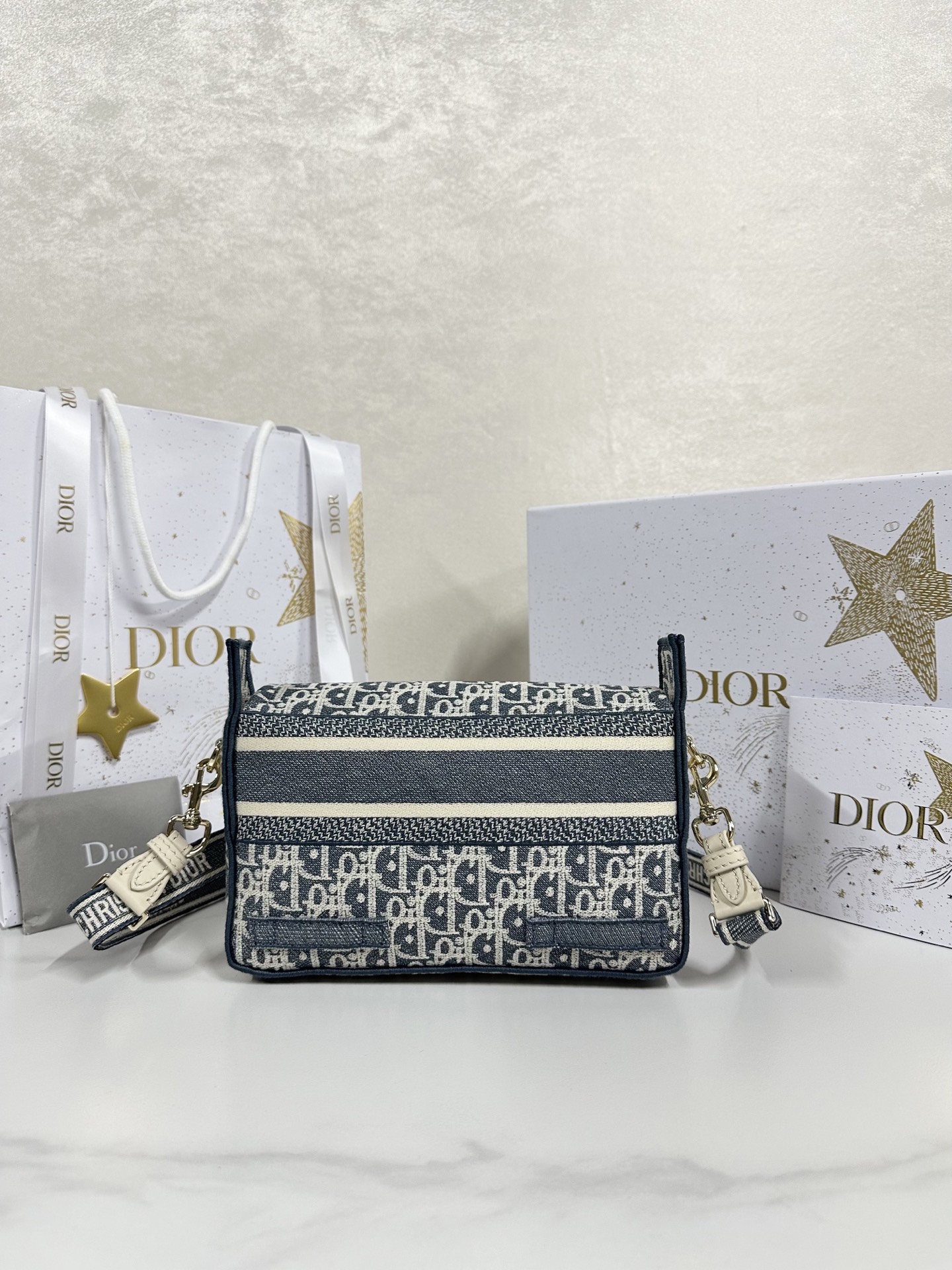 Bagsaaa D10r Small D10rcamp Bag Blue D10r Oblique Chambray-Effect Embroidery - 23cm