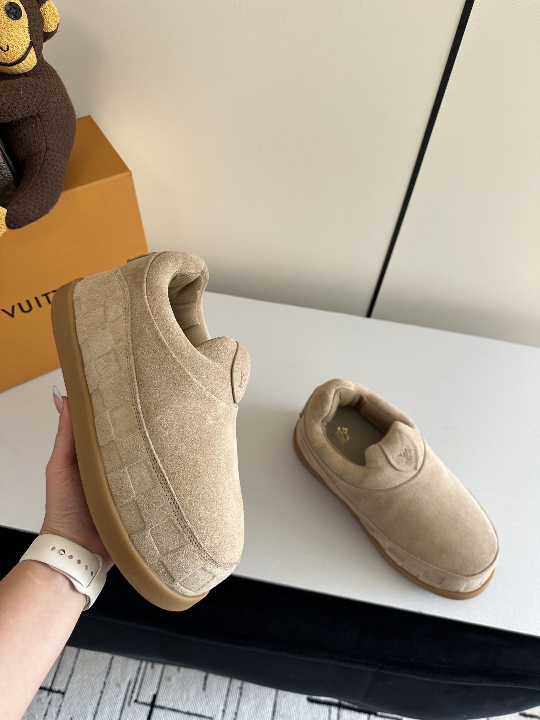 Bagsaaa LV Yeti Slip On Beige Suede