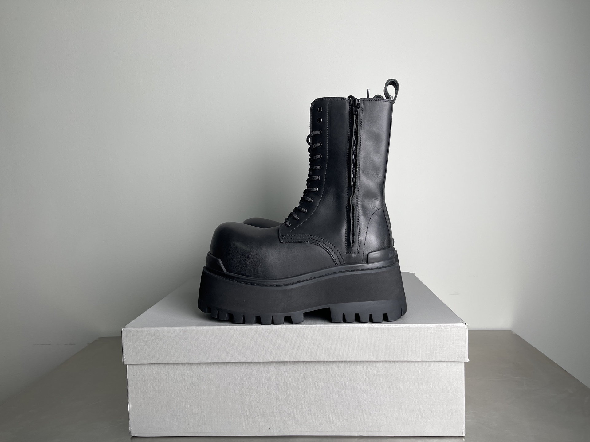 Bagsaaa Ba1en*iaga Giant Boot in black soft bullskin