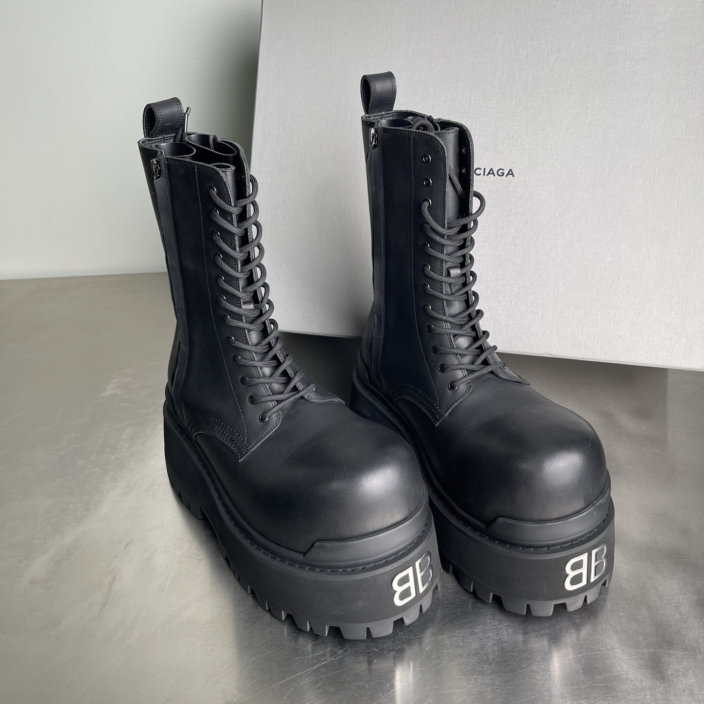 Bagsaaa Ba1en*iaga Giant Boot in black soft bullskin