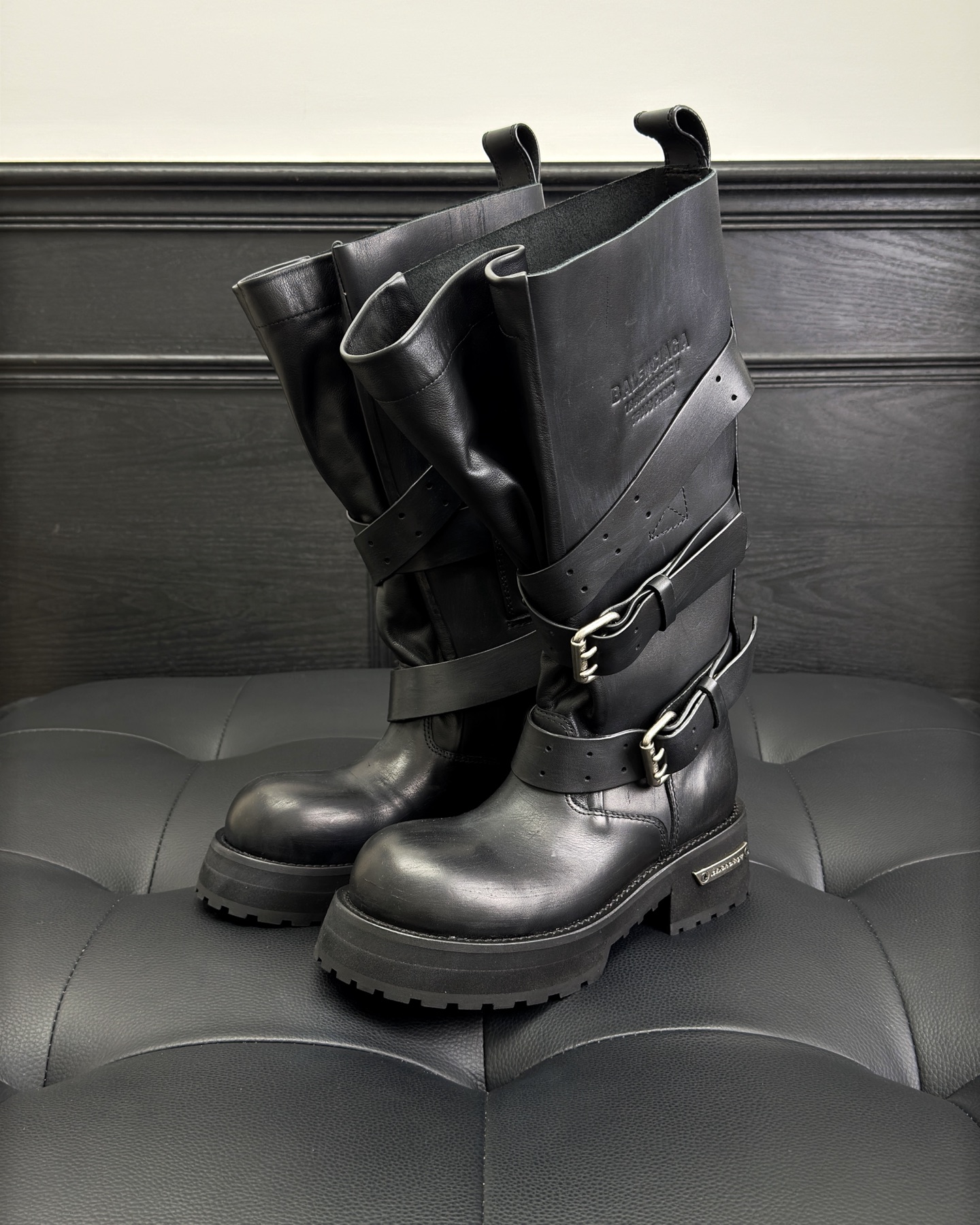 Bagsaaa Ba1en*iaga Venom High Boot in black calfskin