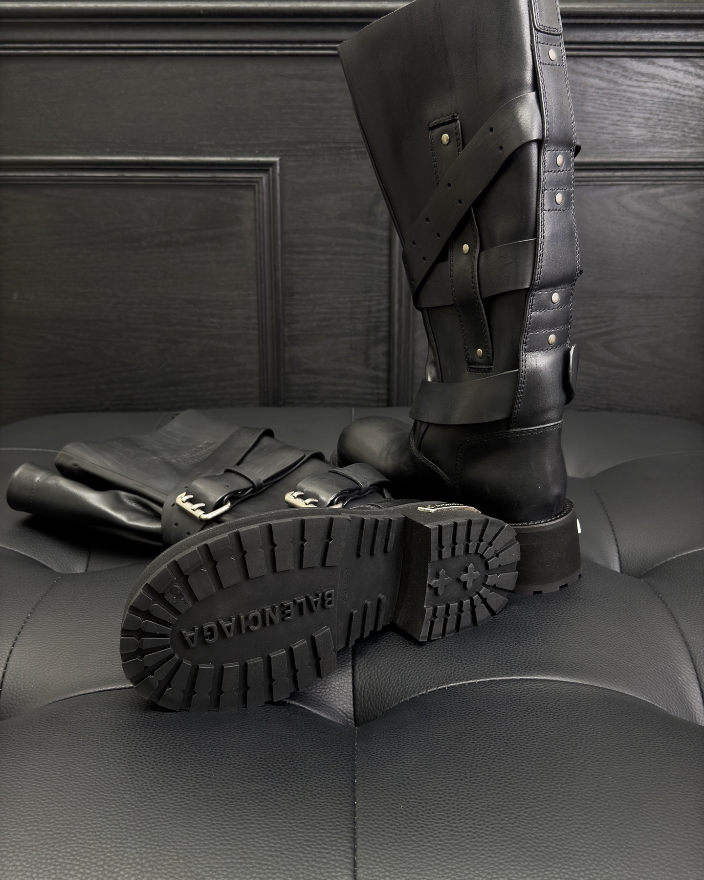 Bagsaaa Ba1en*iaga Venom High Boot in black calfskin