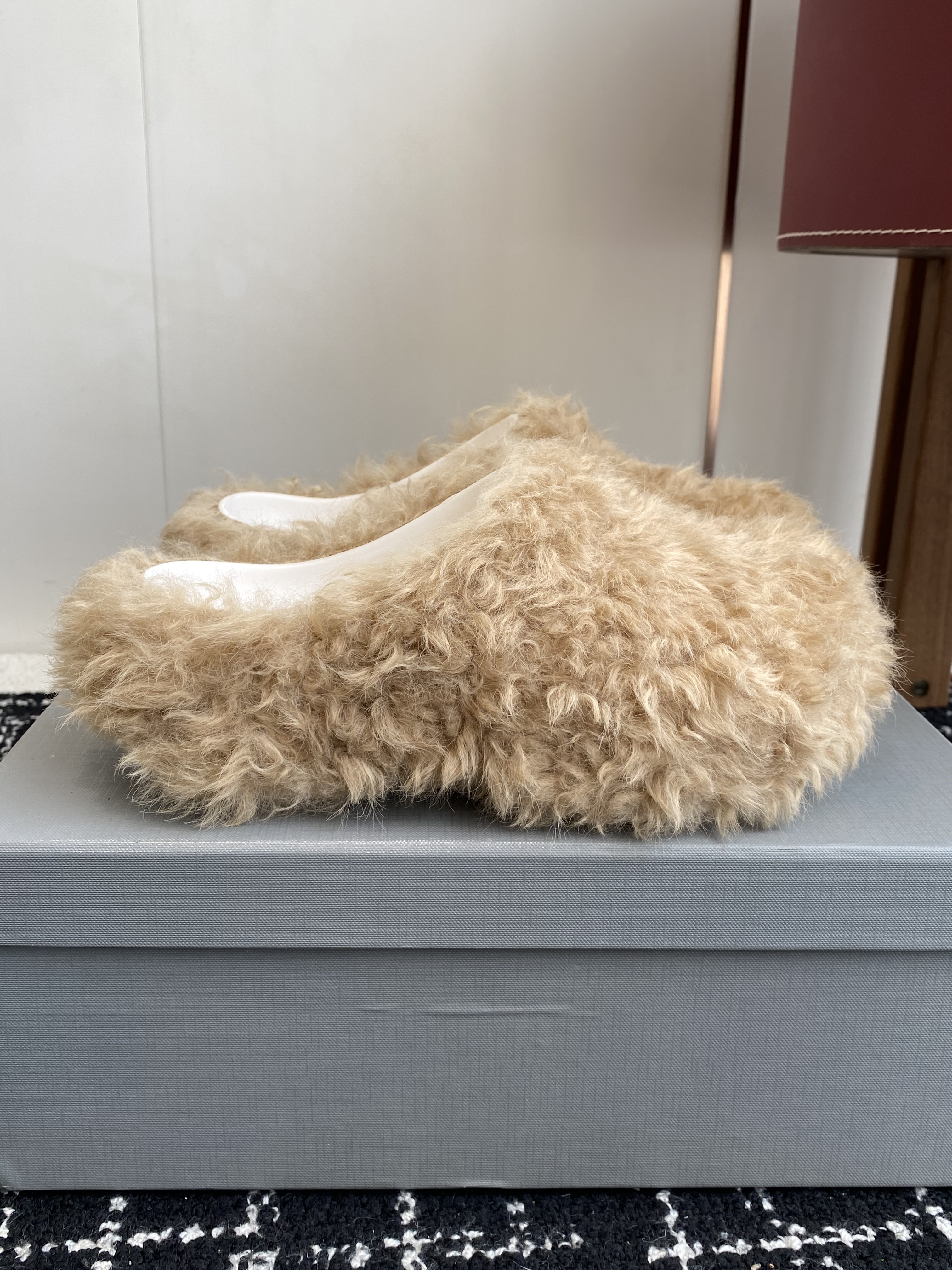 Bagsaaa Ba1en*iaga Faux Fur Mule Cr0c5 Slippers beige