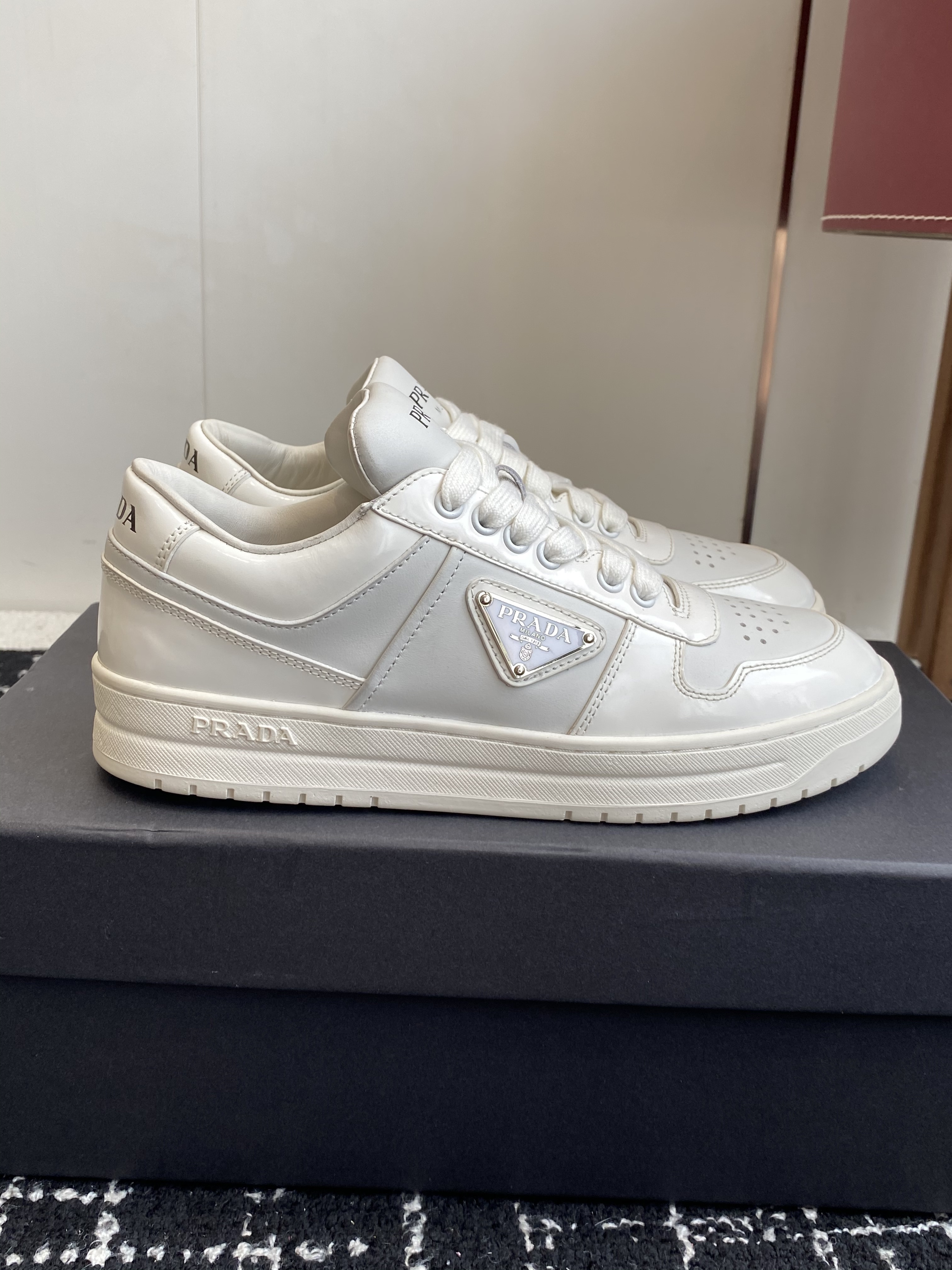 Bagsaaa Pra*a Downtown leather sneakers white