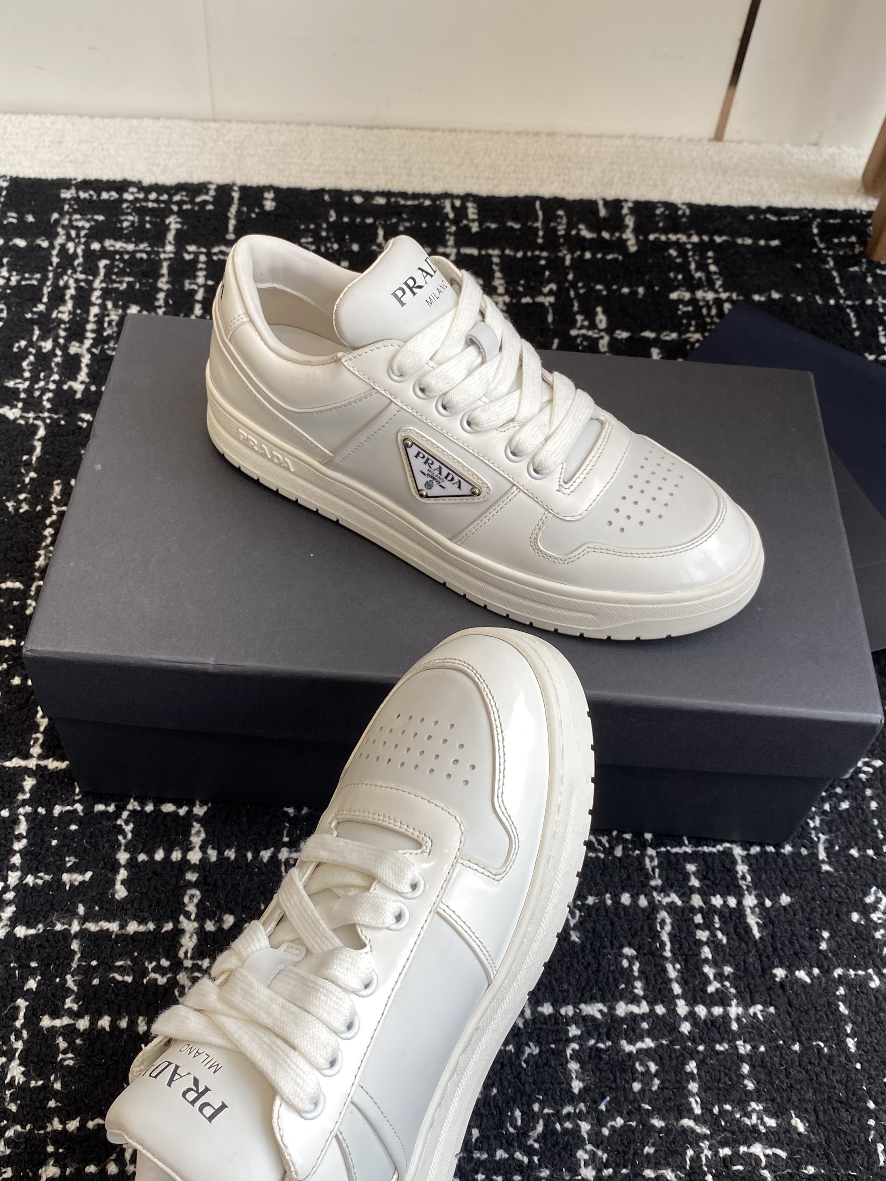 Bagsaaa Pra*a Downtown leather sneakers white