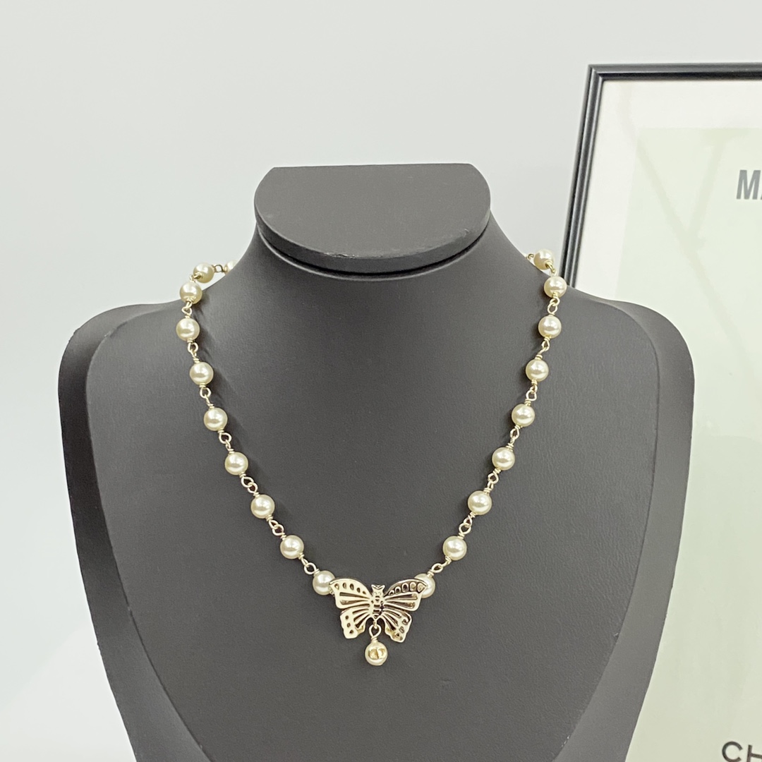 Bagsaaa D10r Butterfly Necklace