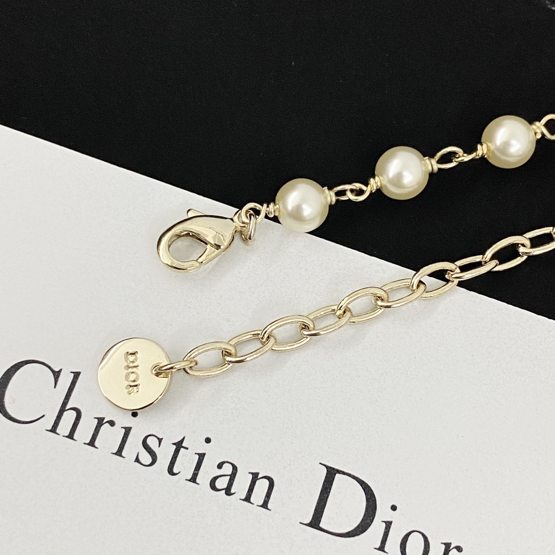 Bagsaaa D10r Butterfly Necklace