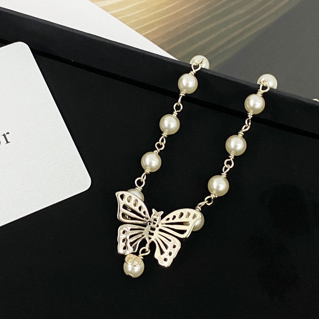 Bagsaaa D10r Butterfly Necklace