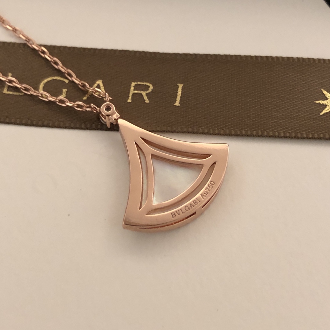 Bagsaaa Bv1g*ai Necklace