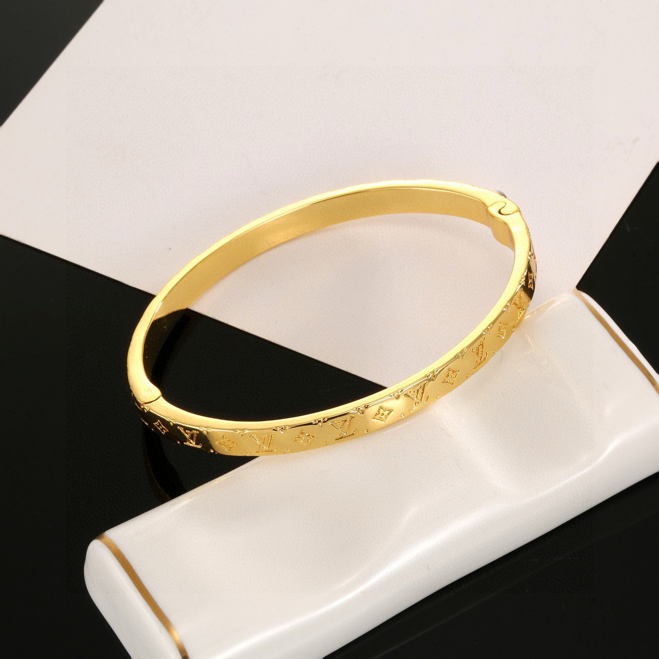 Bagsaaa LV Bracelet 11