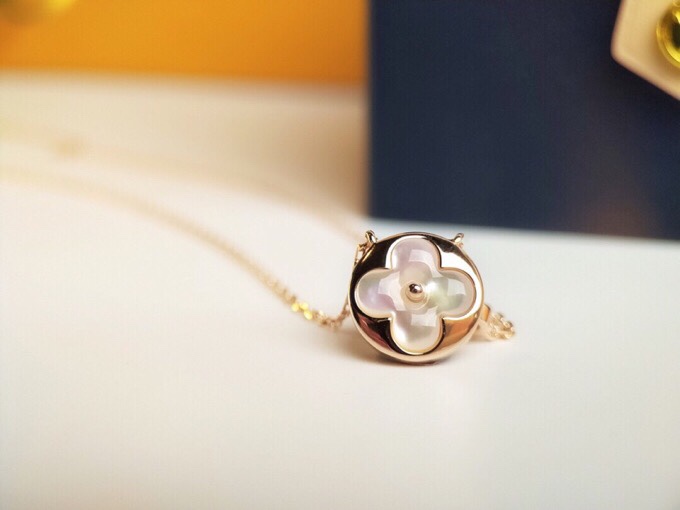 Bagsaaa LV Necklace 09