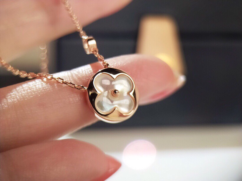 Bagsaaa LV Necklace 09