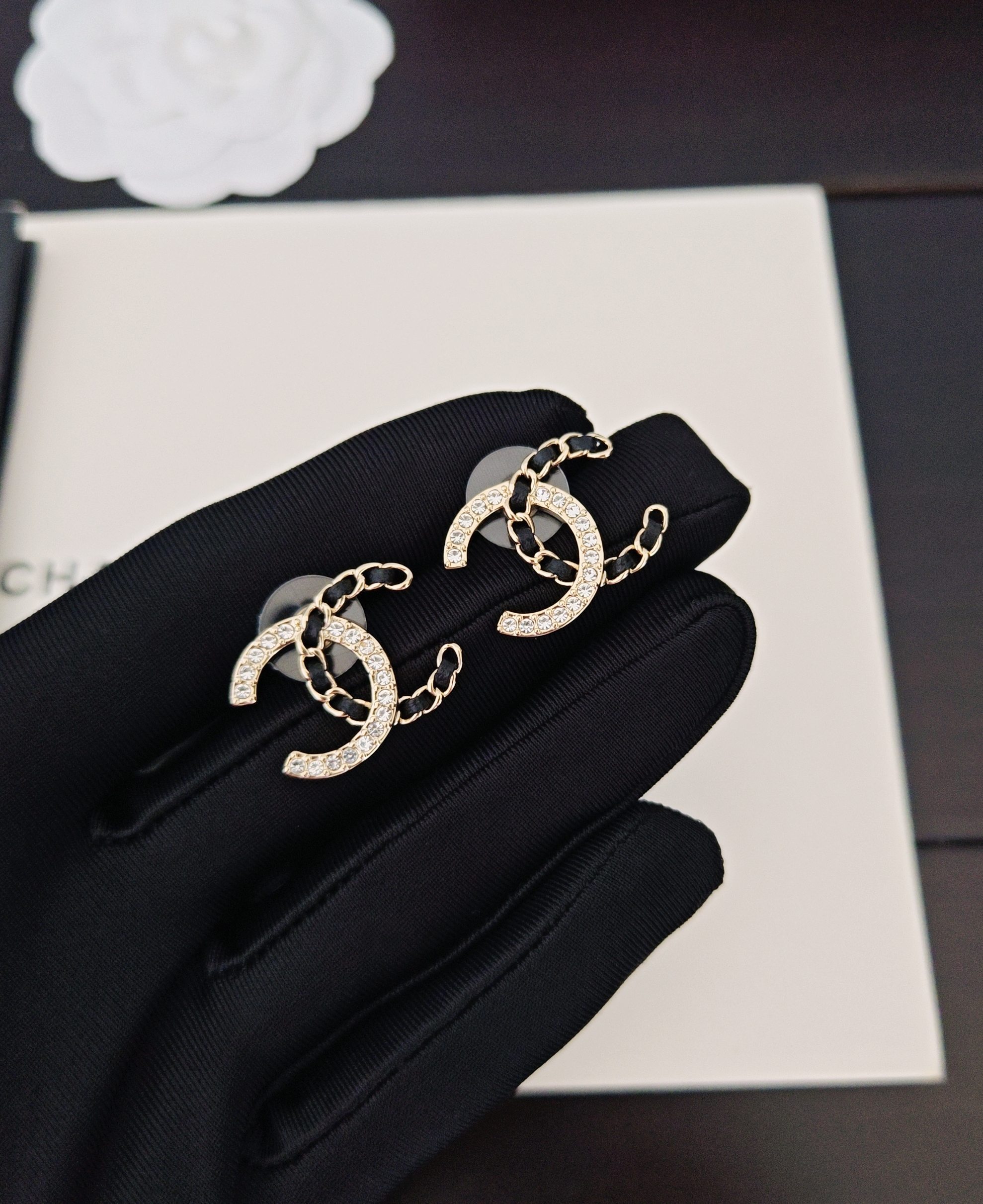 Bagsaaa Ch**el Earrings 24