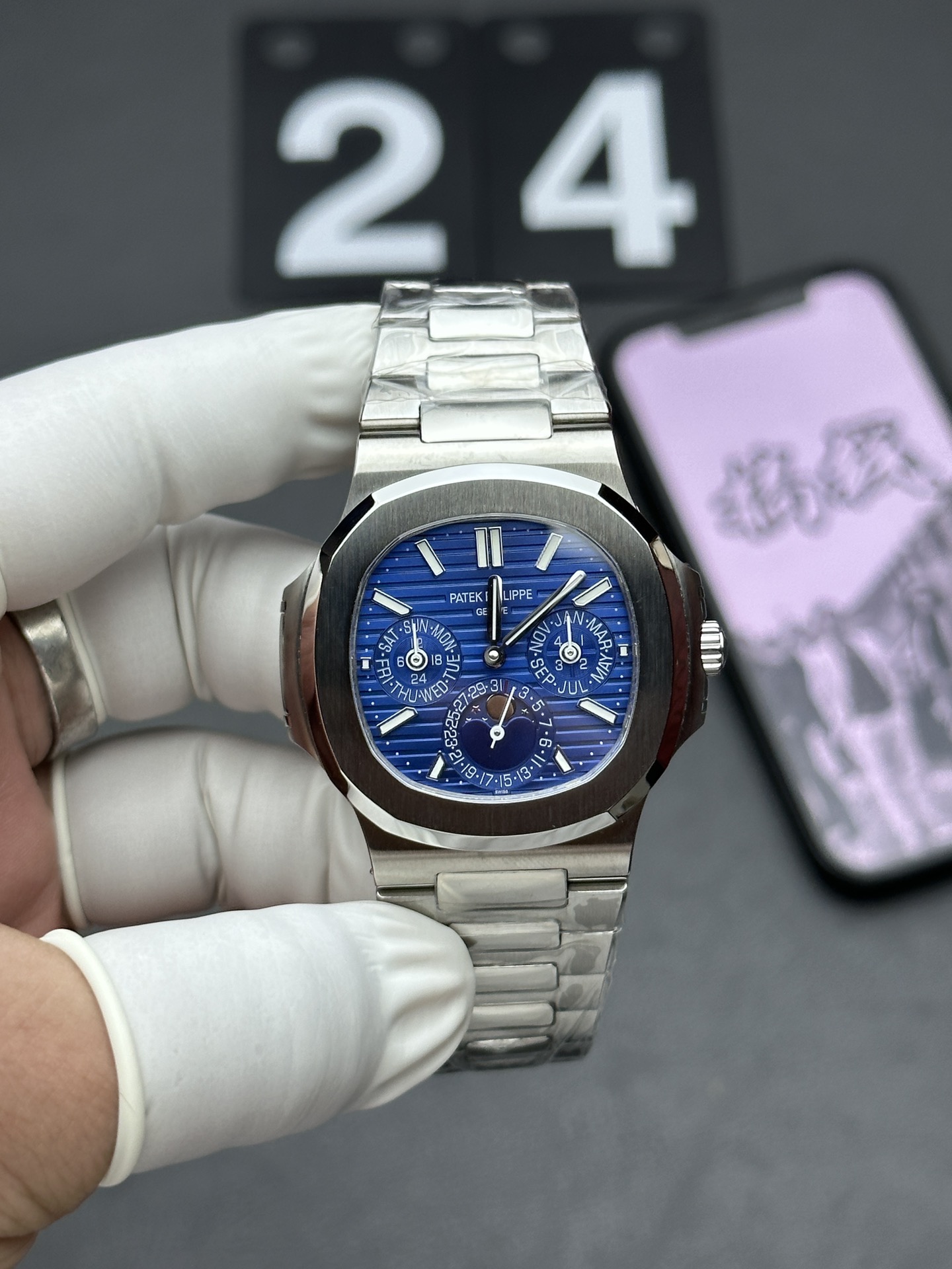 Bagsaaa Pat*k Phi1i*pe Nautilus Perpetual Calendar watch