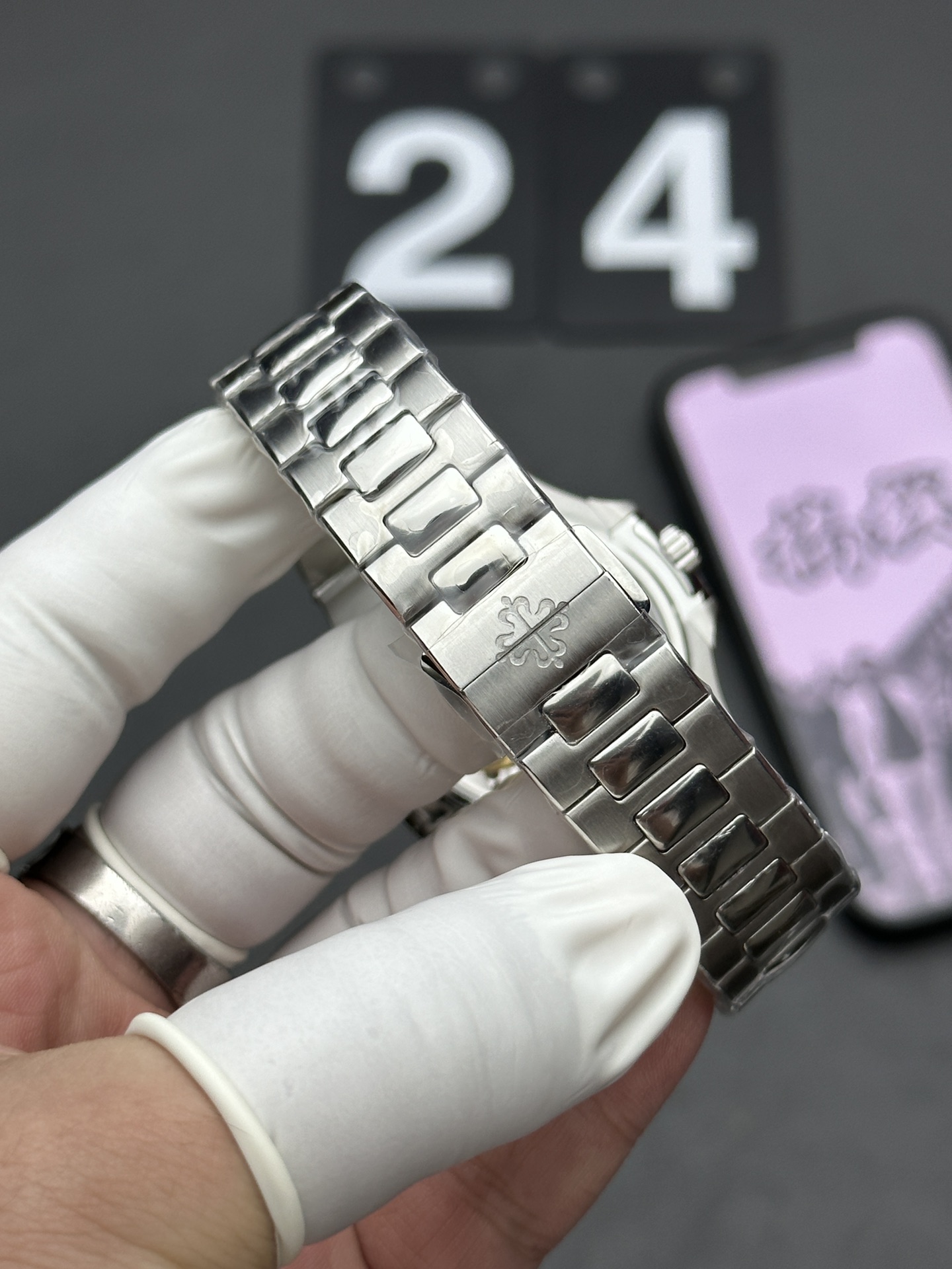 Bagsaaa Pat*k Phi1i*pe Nautilus Perpetual Calendar watch