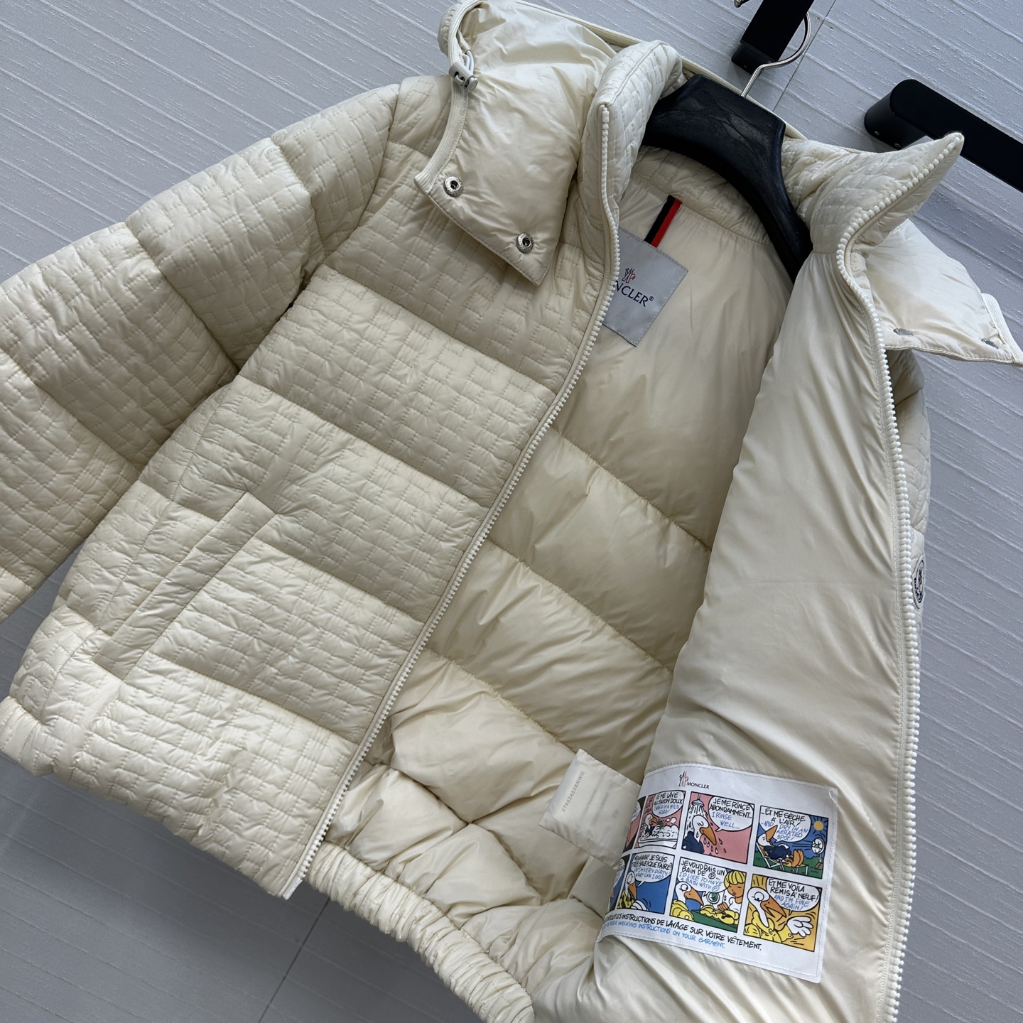 Bagsaaa Moncler Gisors down jacket off-white