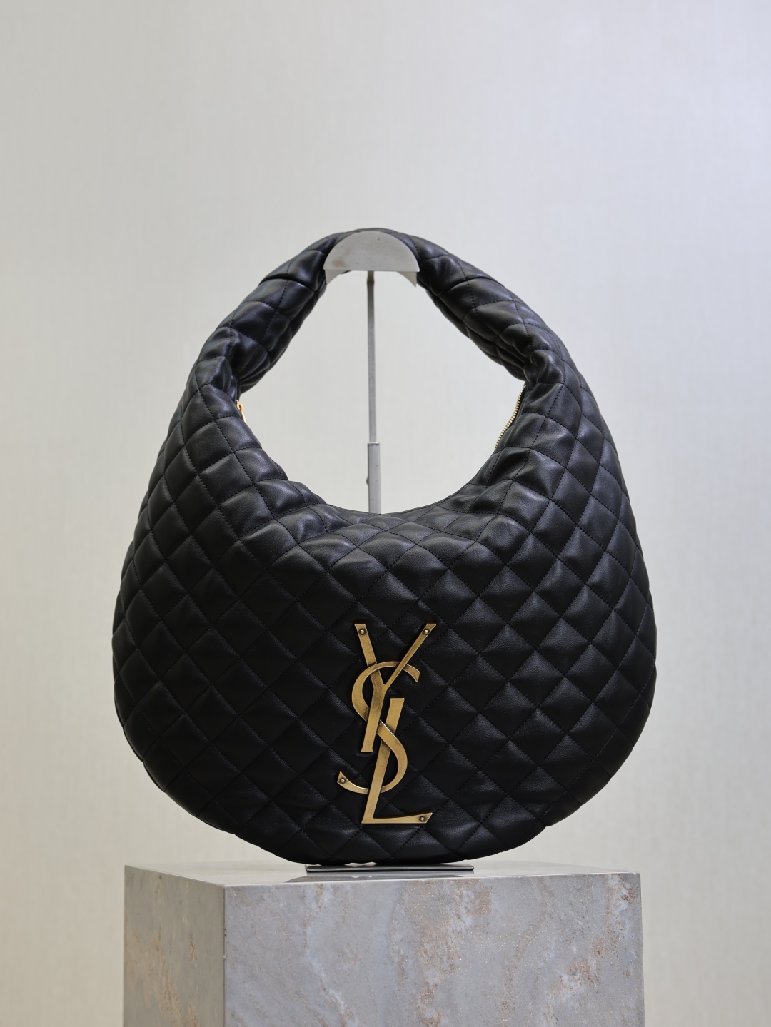 Bagsaaa Y51 ICARE hobo in quilted nappa 858160 black - 30/47cm