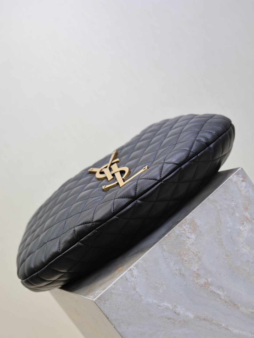 Bagsaaa Y51 ICARE hobo in quilted nappa 858160 black - 30/47cm