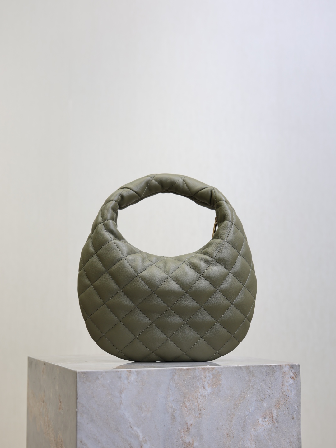 Bagsaaa Y51 ICARINO in quilted nappa 851689 Strong Moss - 17cm