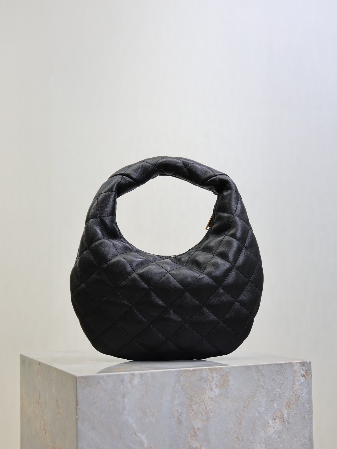 Bagsaaa Y51 ICARINO in quilted nappa 851689 Black - 17cm