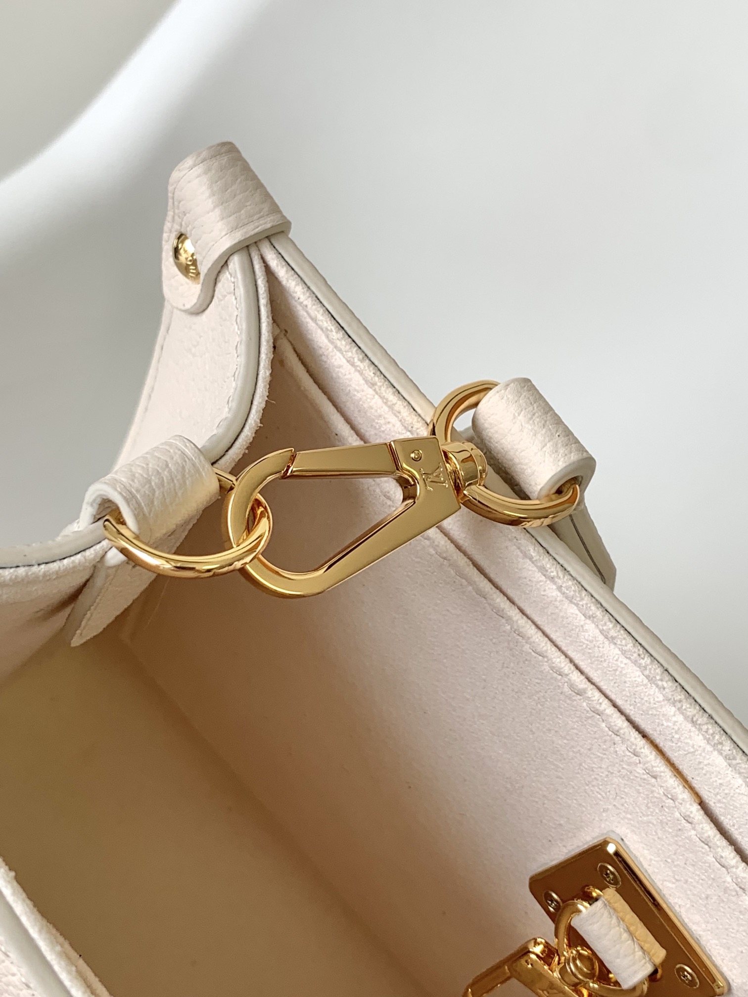 Bagsaaa M23637 Lock & Go Quartz color - 24.5cm