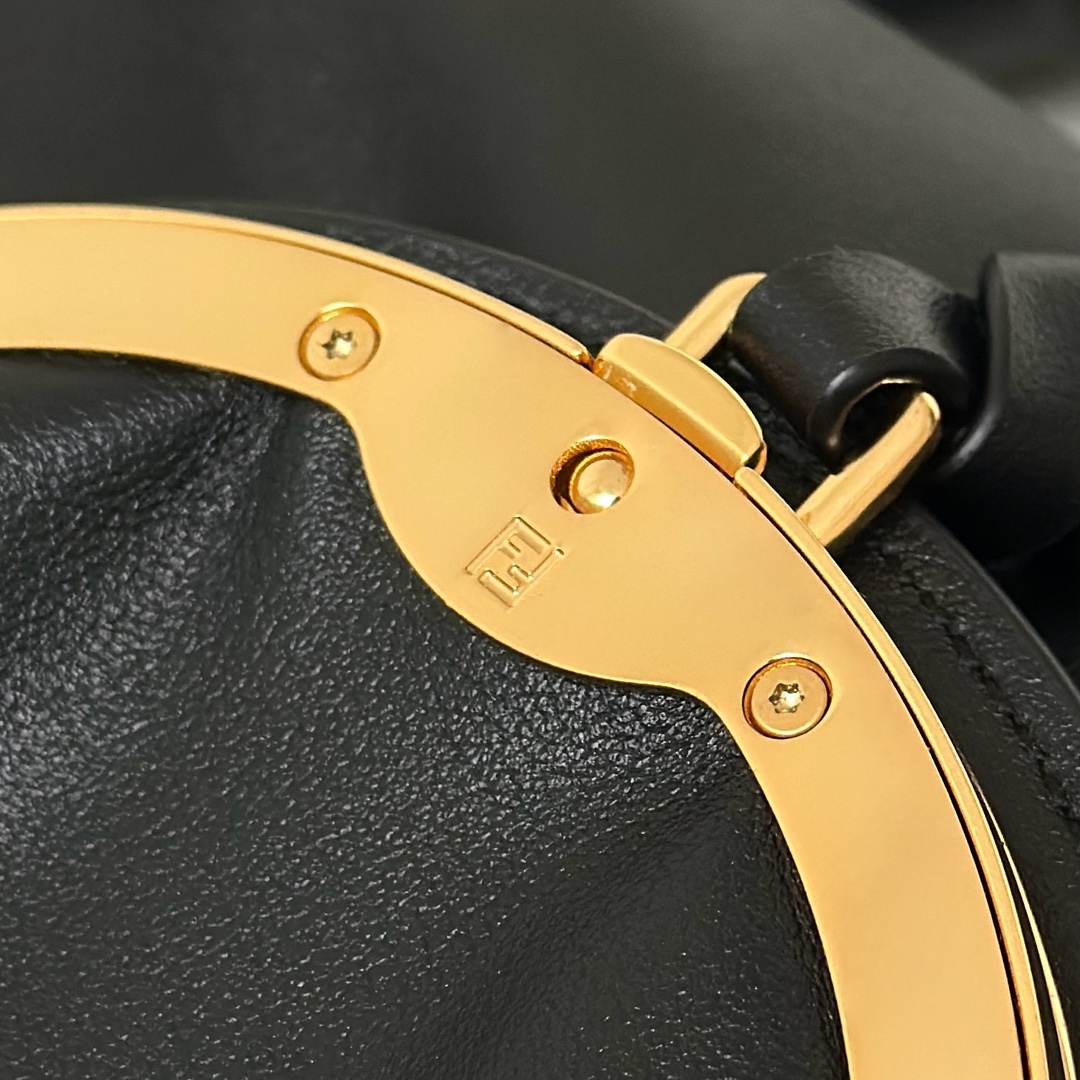 Bagsaaa F**di Large Spy Black leather bag - 48 cm