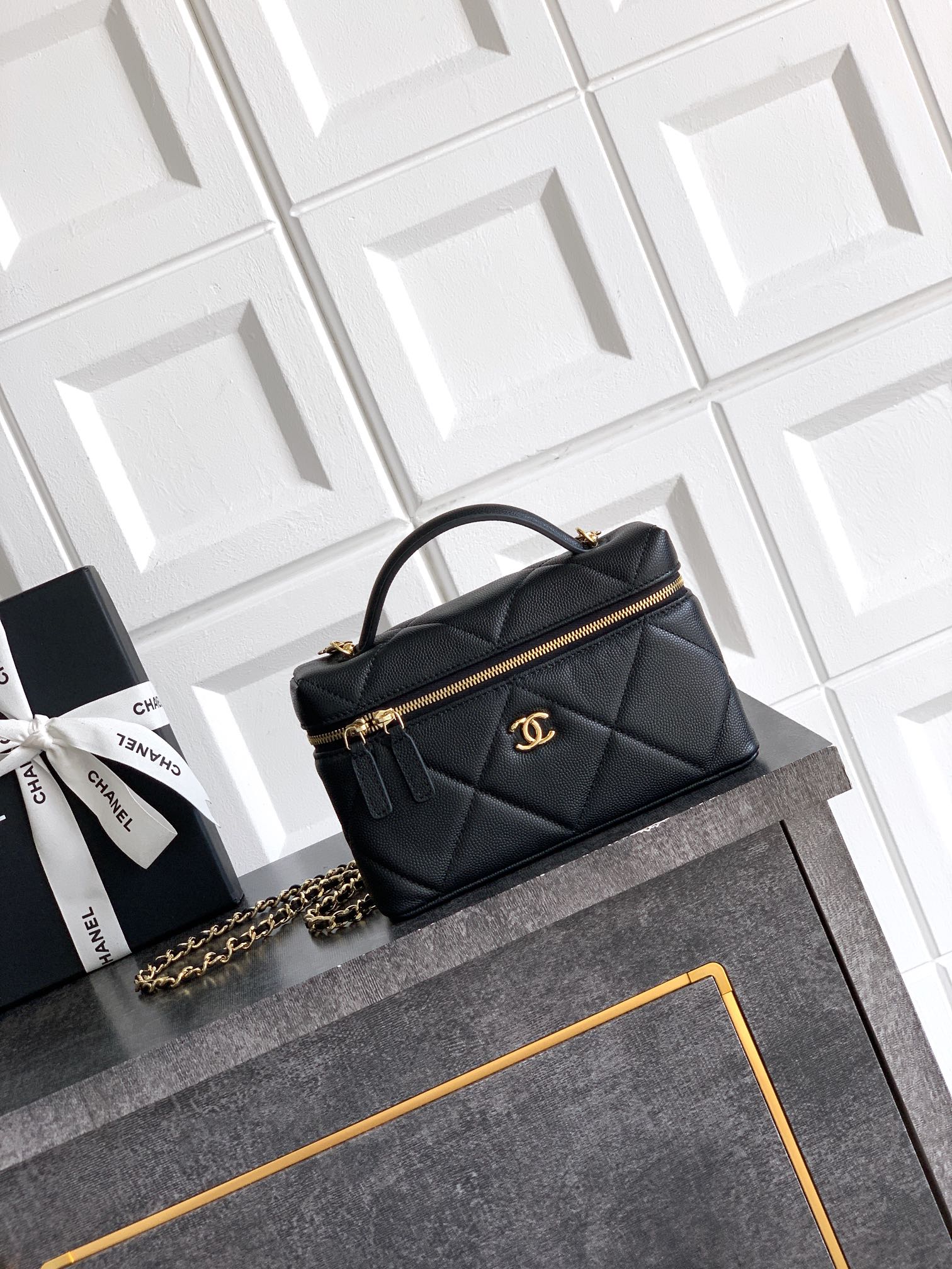 Bagsaaa Ch**el Long Vanity with chain AP4933 black caviar - 17cm