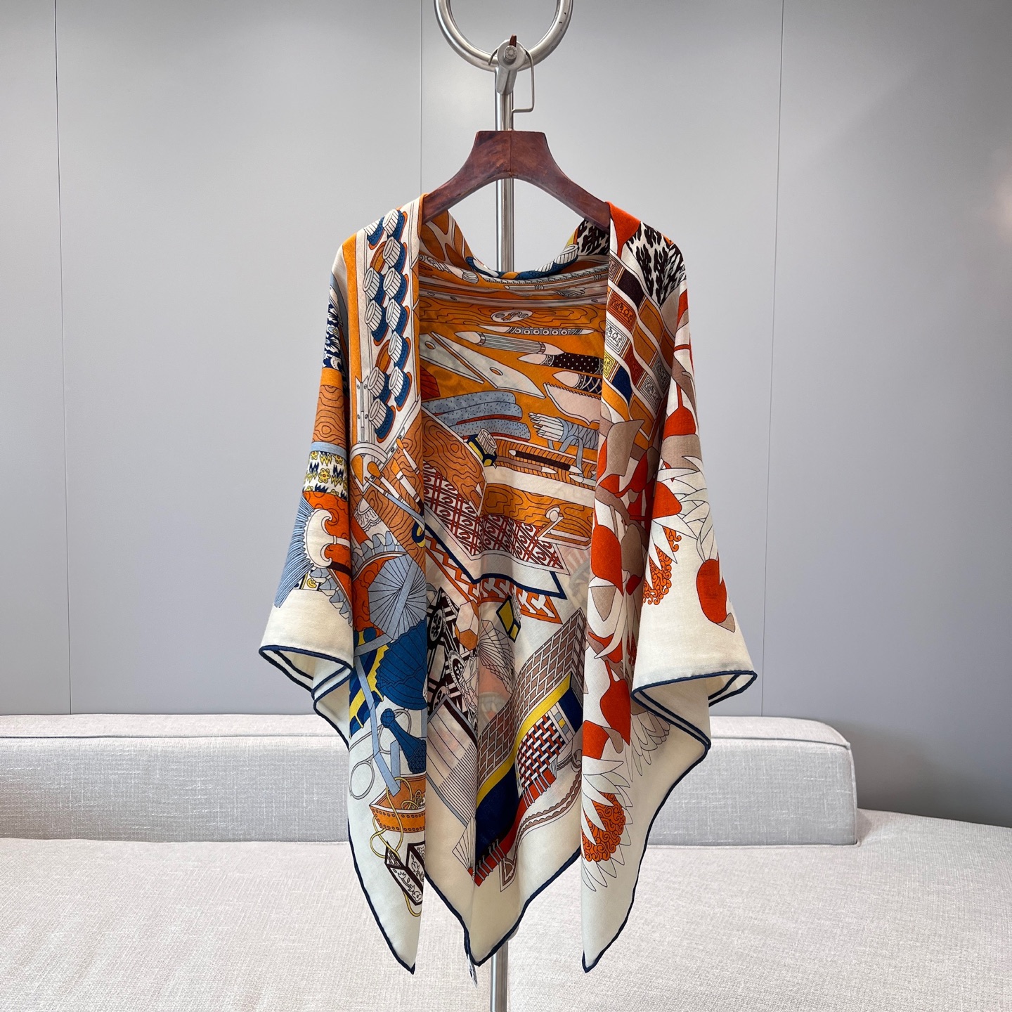 Bagsaaa H**me5 Scarf - 136x137cm (1)