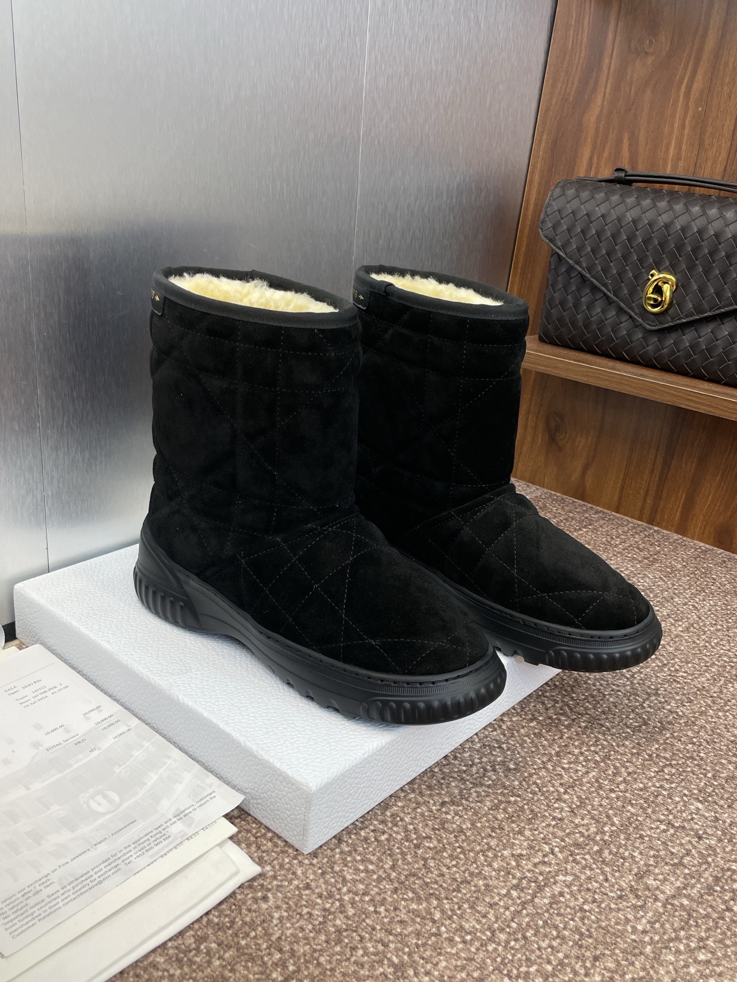 Bagsaaa D10r Frost Ankle Boot Black Cannage Suede and Ecru Lambskin Shearling