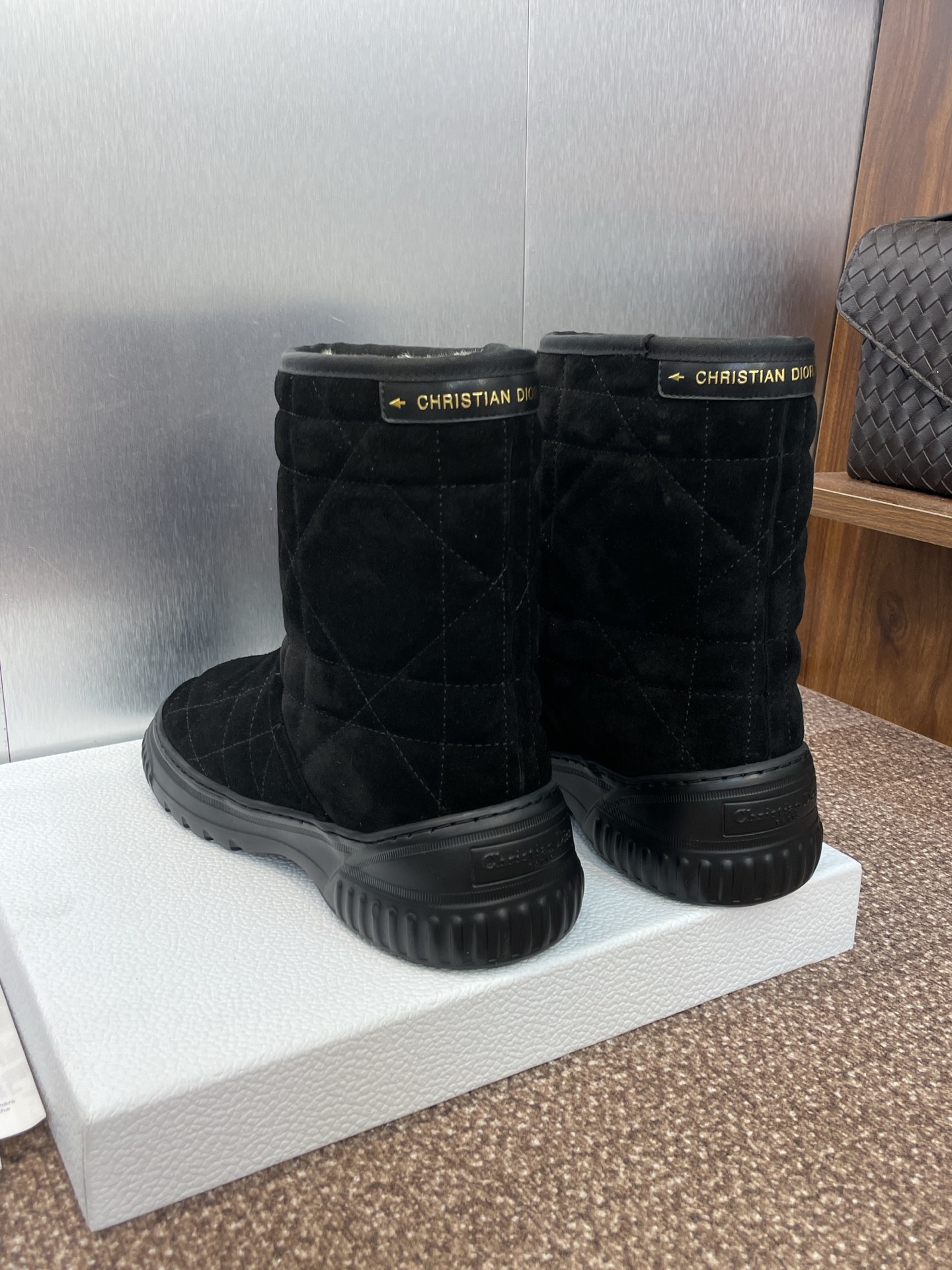 Bagsaaa D10r Frost Ankle Boot Black Cannage Suede and Ecru Lambskin Shearling