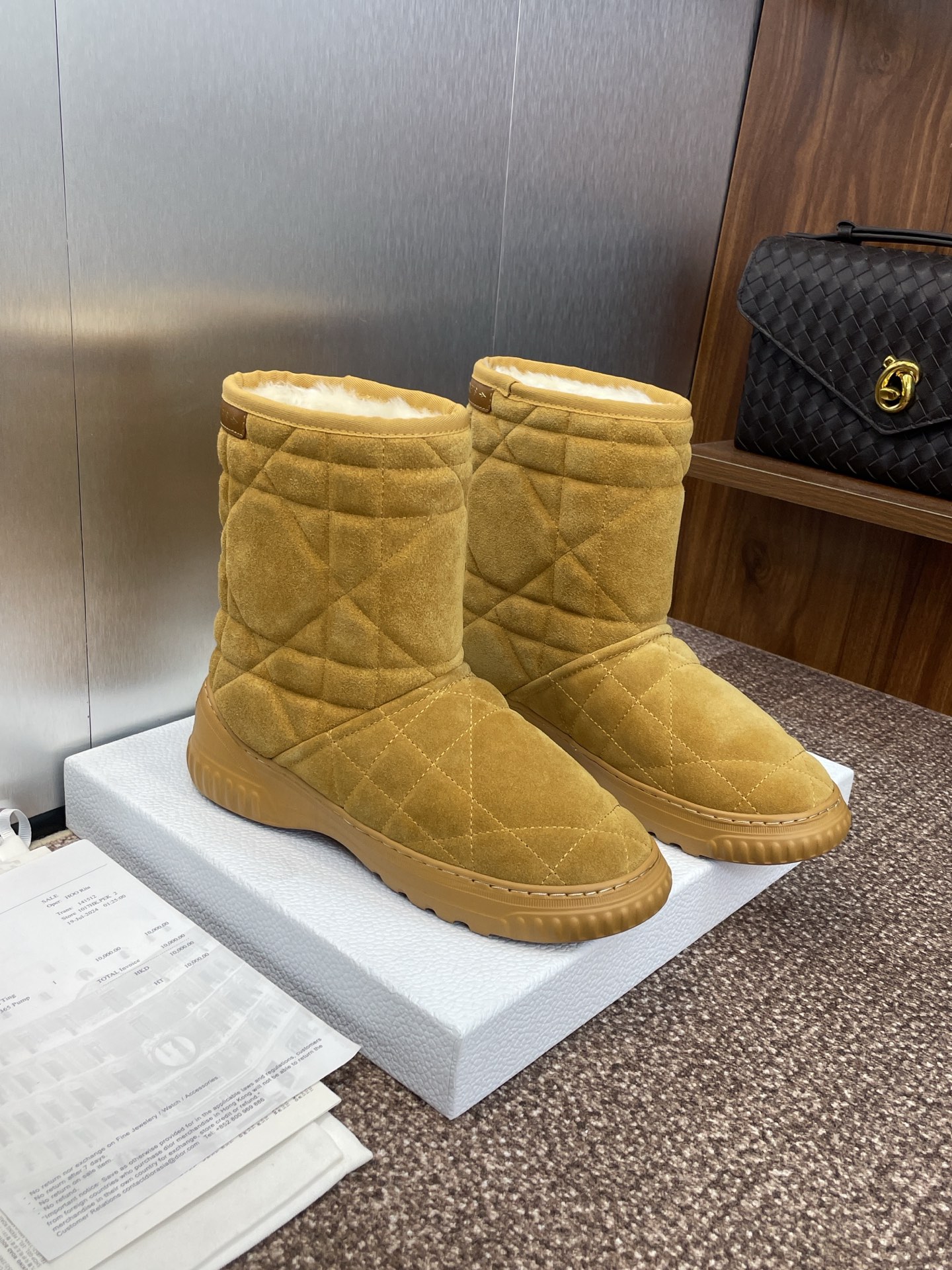 Bagsaaa D10r Frost Ankle Boot Beige Cannage Suede and Ecru Lambskin Shearling