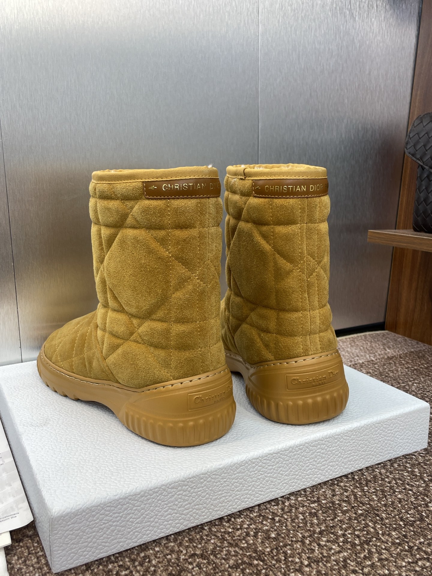 Bagsaaa D10r Frost Ankle Boot Beige Cannage Suede and Ecru Lambskin Shearling