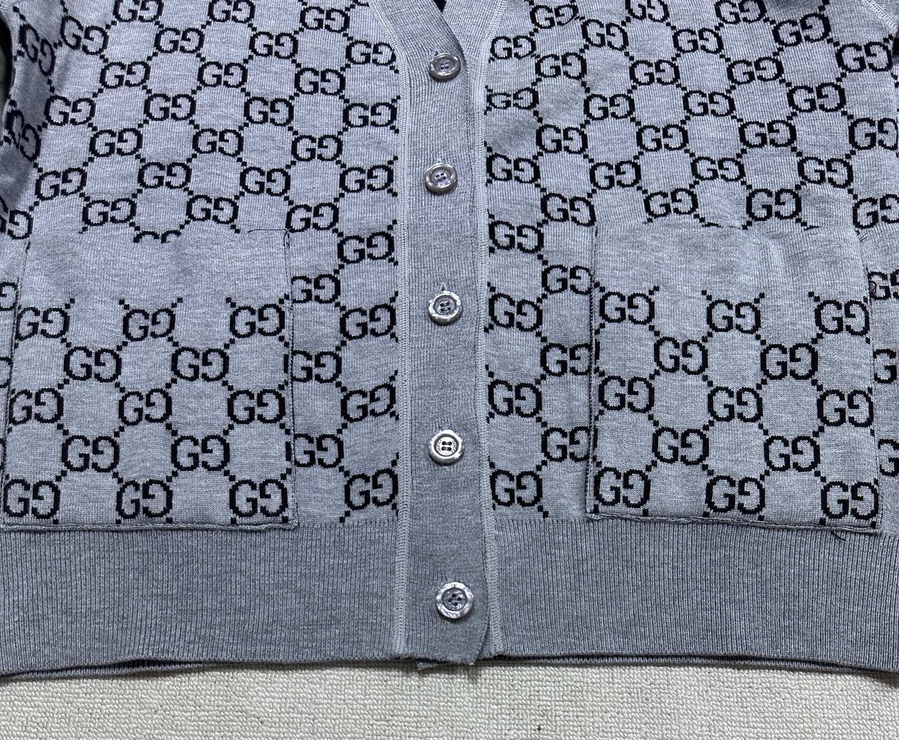 Bagsaaa Gvc*1 Reversible GG wool jacquard cardigan grey and black
