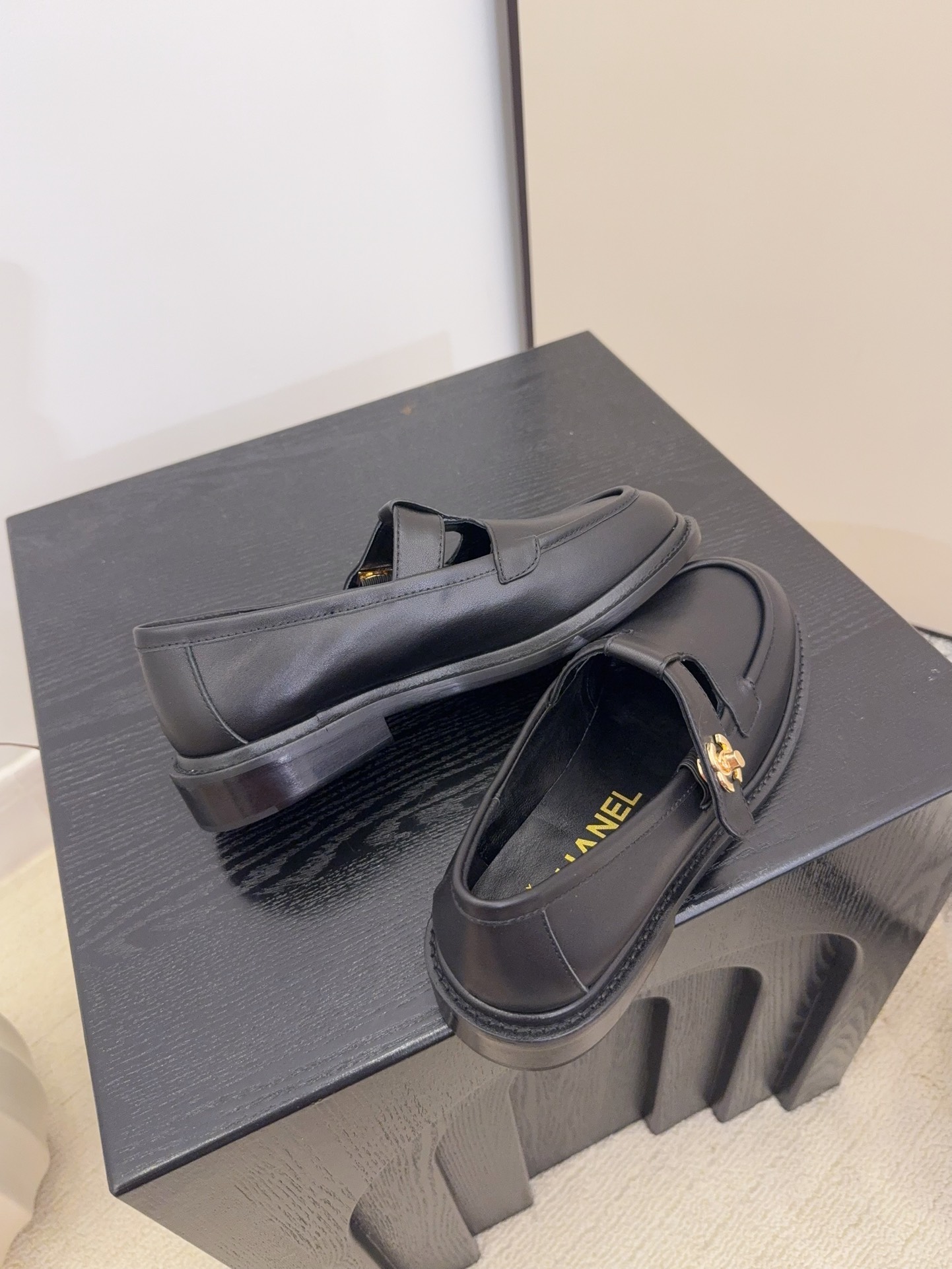 Bagsaaa Ch**el Mocassins G46799 black