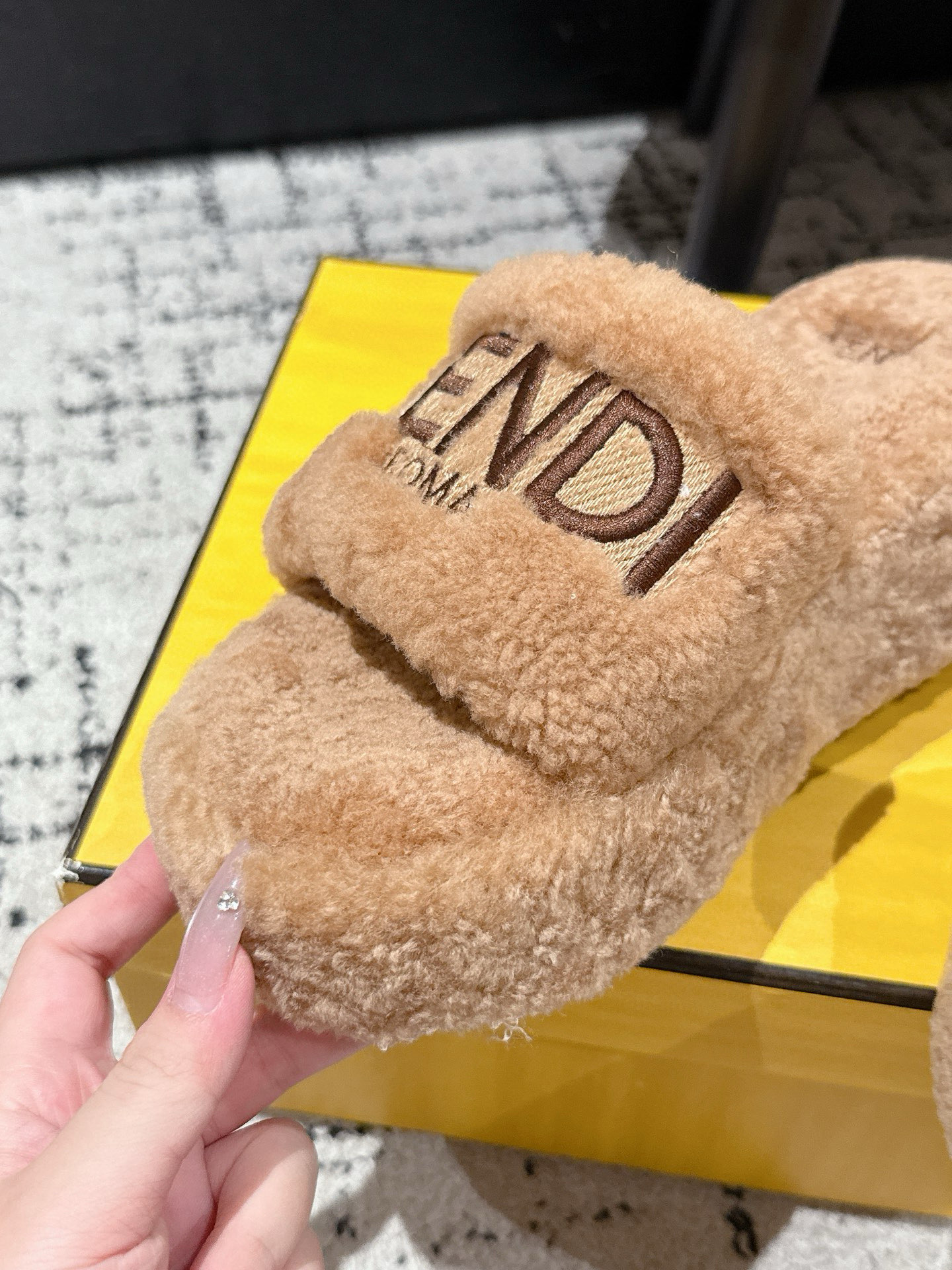 Bagsaaa F**di Roma slippers beige