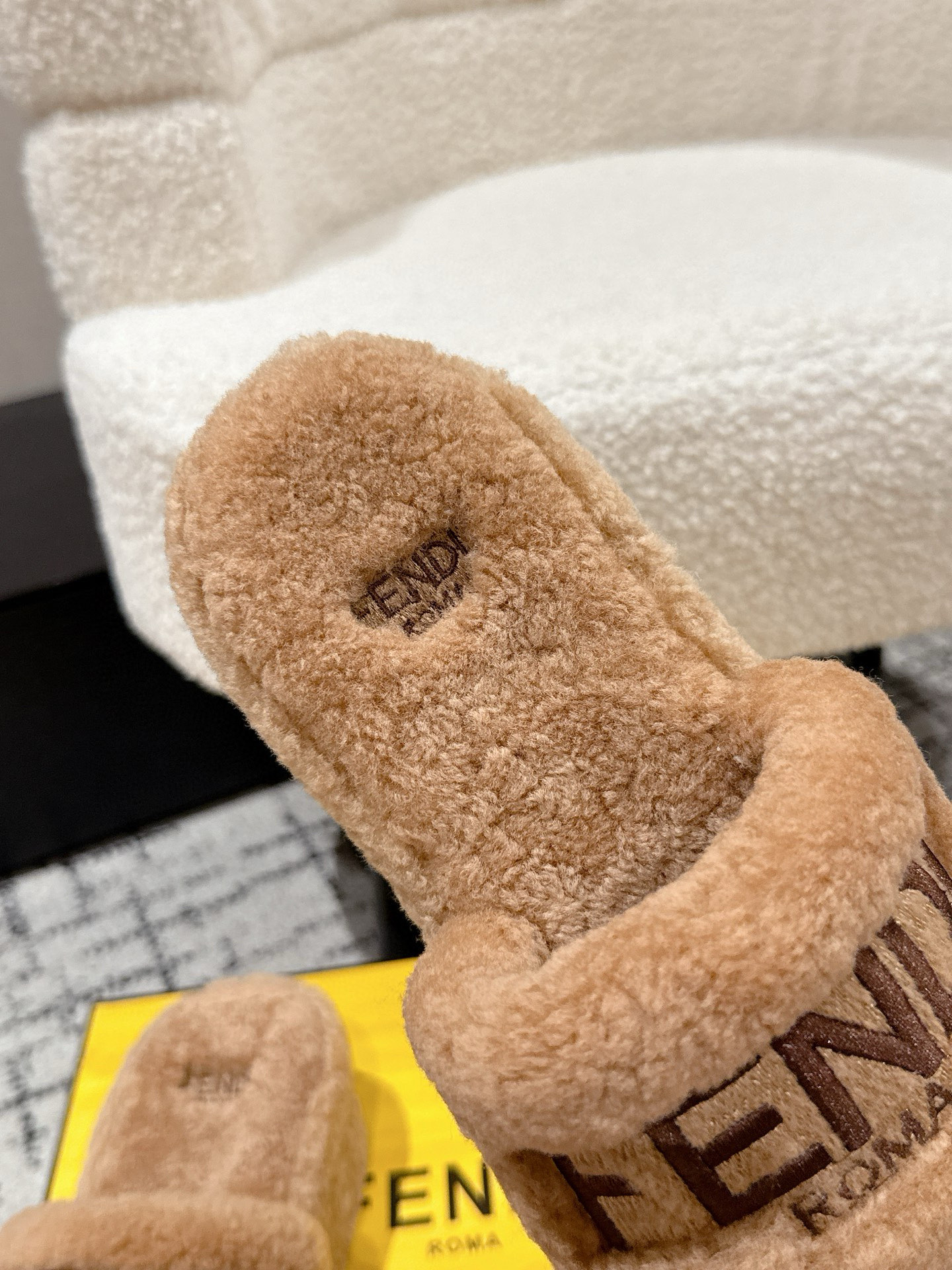 Bagsaaa F**di Roma slippers beige