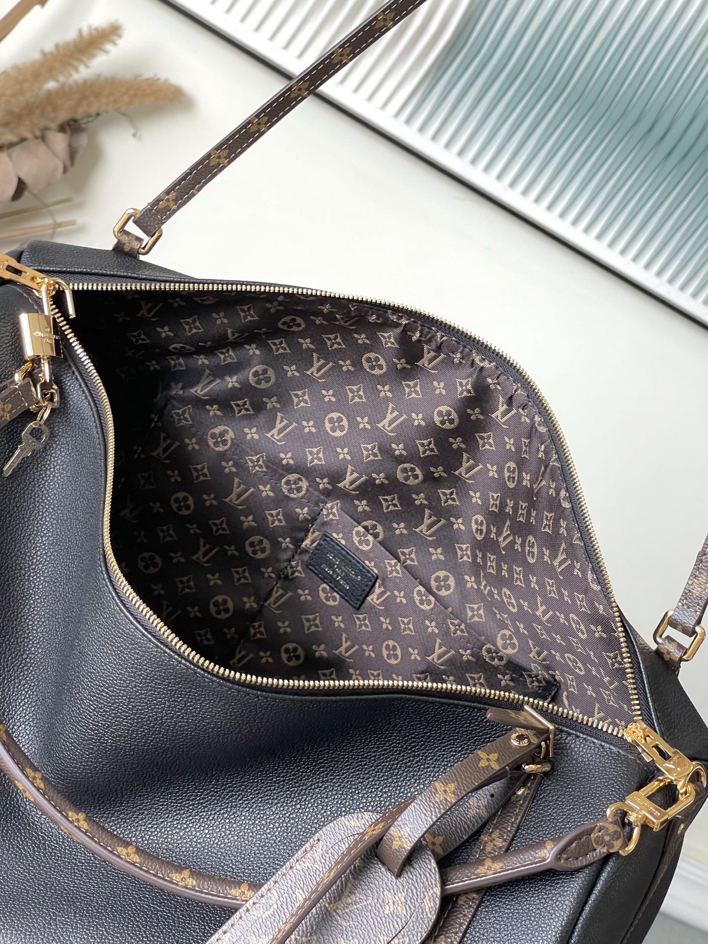 Bagsaaa LV M26037 Express Travel Bag Black - 45 x 20 x 27 cm