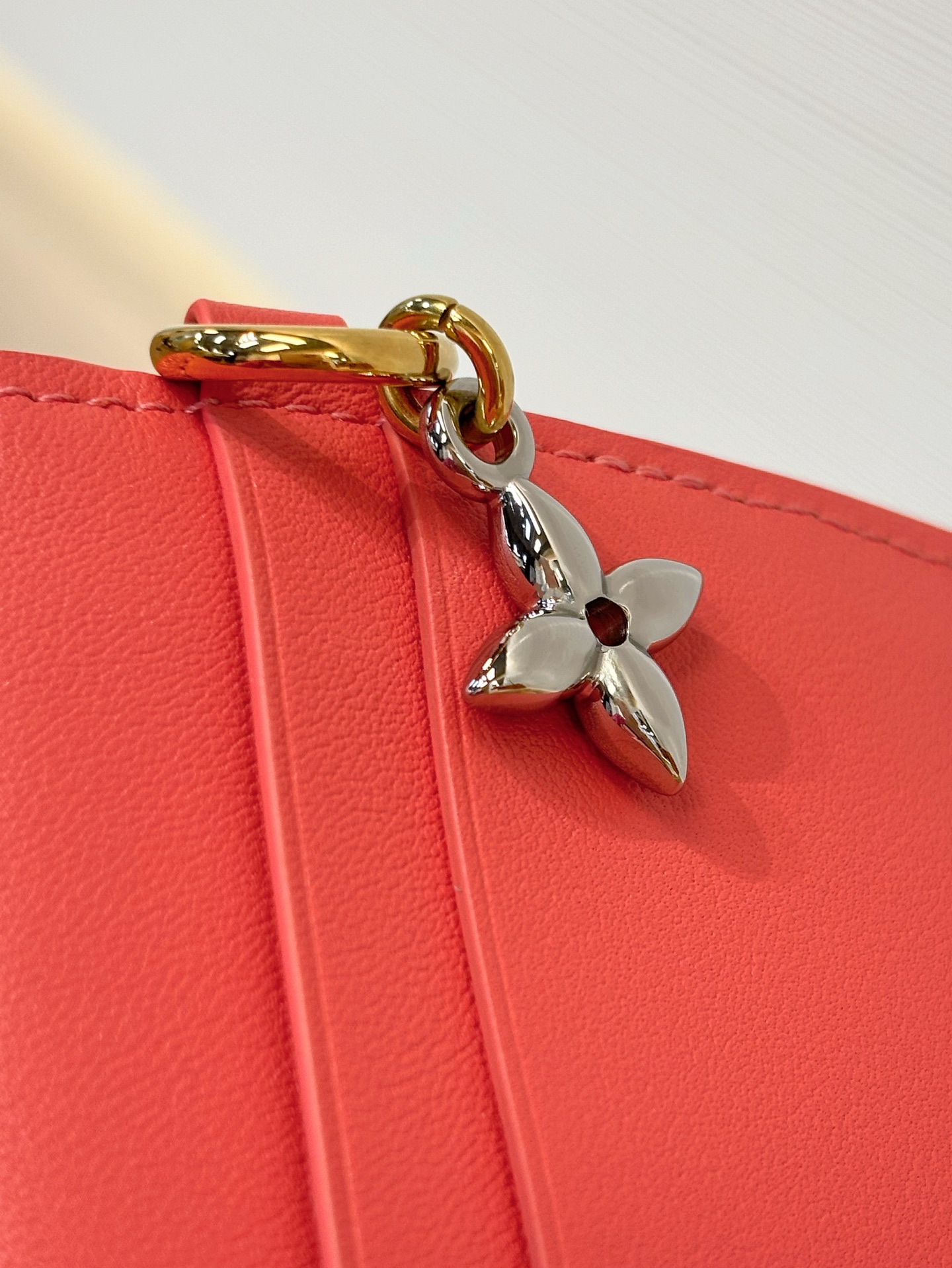 Bagsaaa LV M14615 Tiny Recto Verso Card Holder LV Bloom Sweet Coral - 10cm