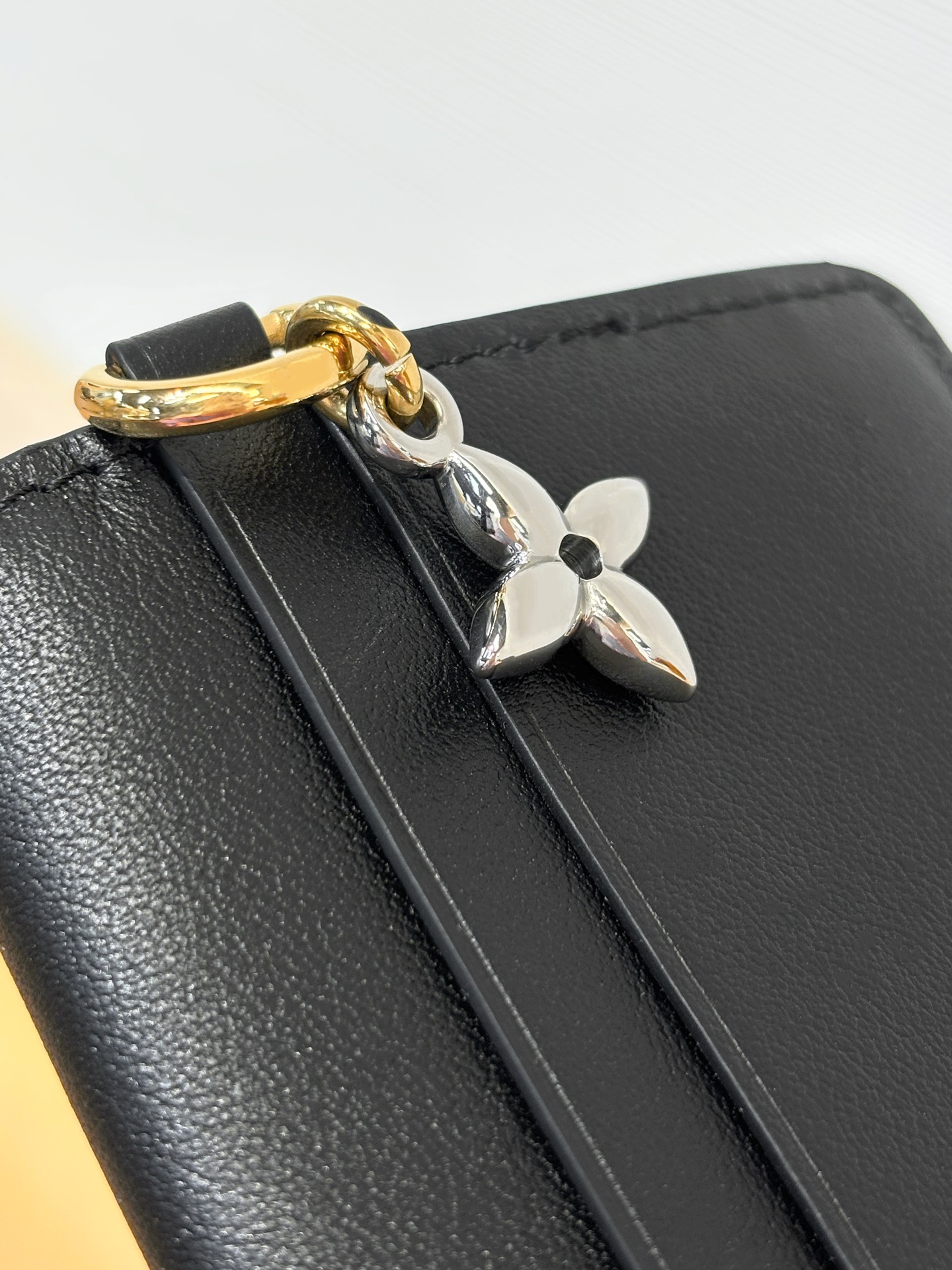 Bagsaaa LV M14626 Tiny Recto Verso Card Holder LV Bloom Black - 10cm