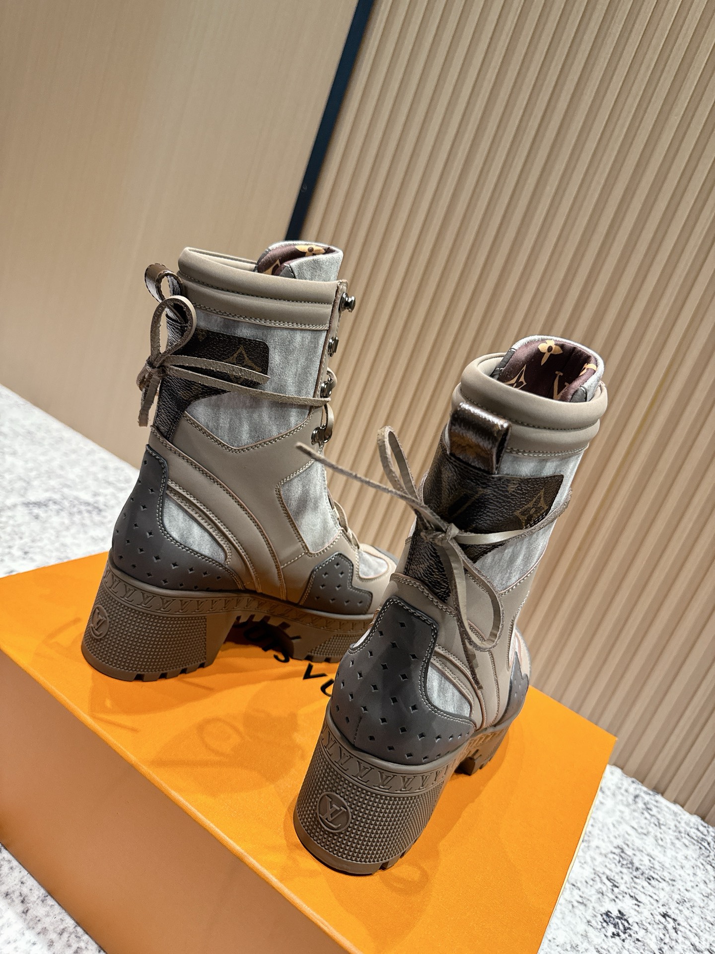 Bagsaaa LV Laureate Platform Desert Boot Taupe Brown