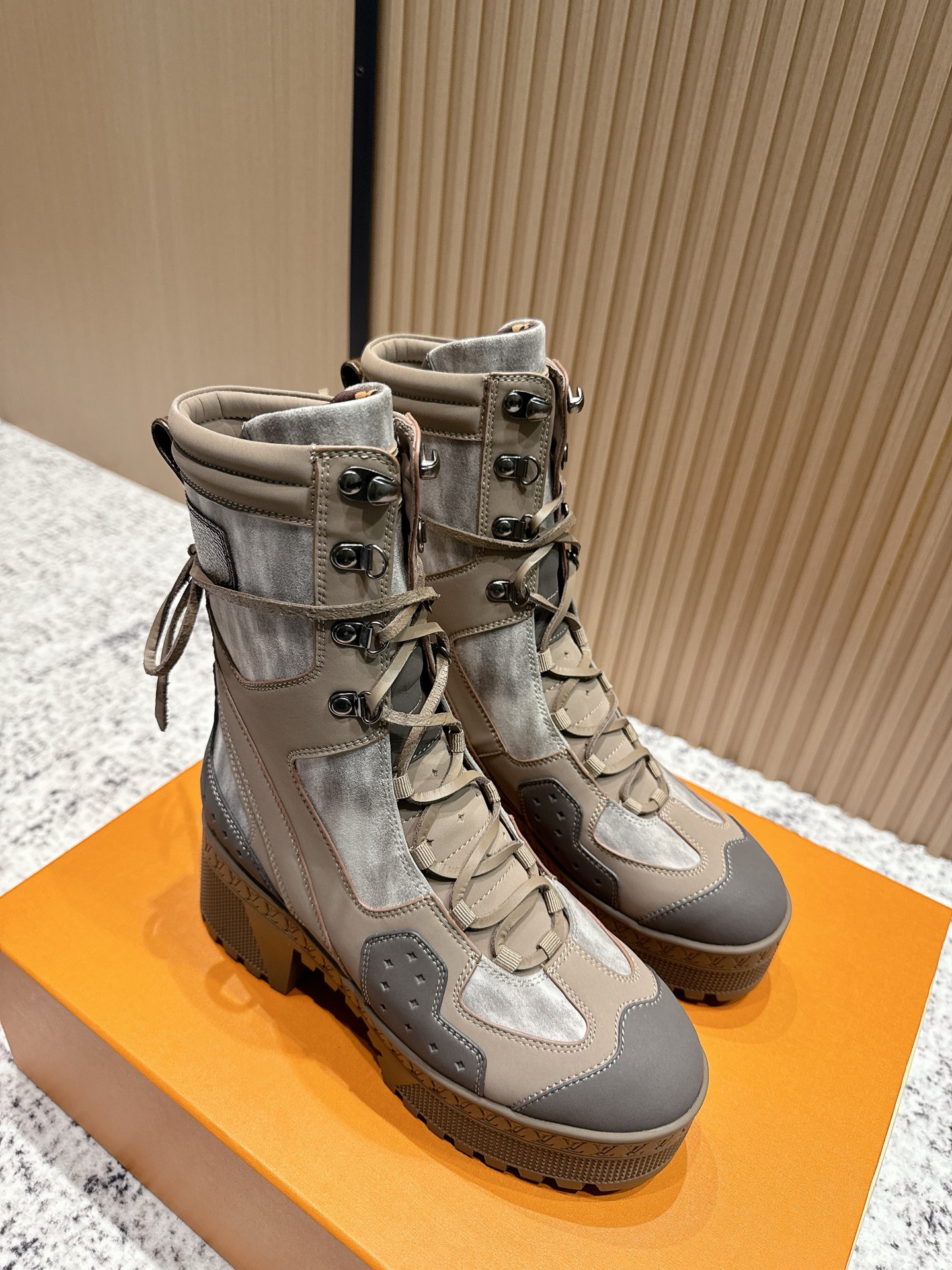 Bagsaaa LV Laureate Platform Desert Boot Taupe Brown
