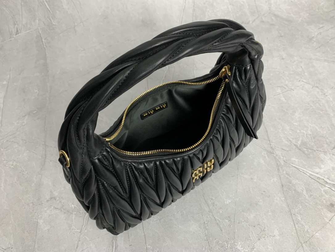 Bagsaaa Miu Miu Wander matelassé nappa leather hobo bag 5BC153 black - 25cm