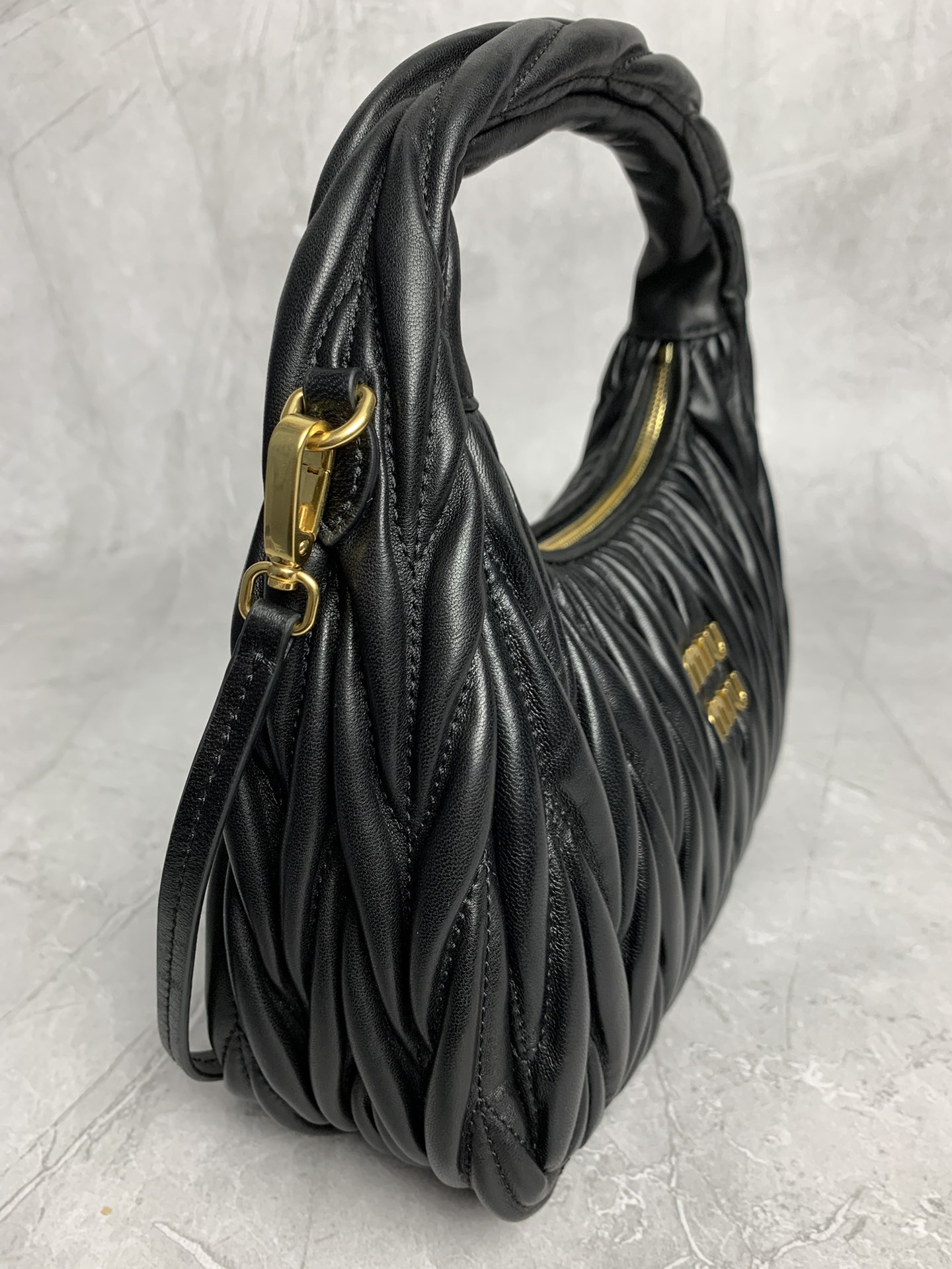 Bagsaaa Miu Miu Wander matelassé nappa leather hobo bag 5BC153 black - 25cm