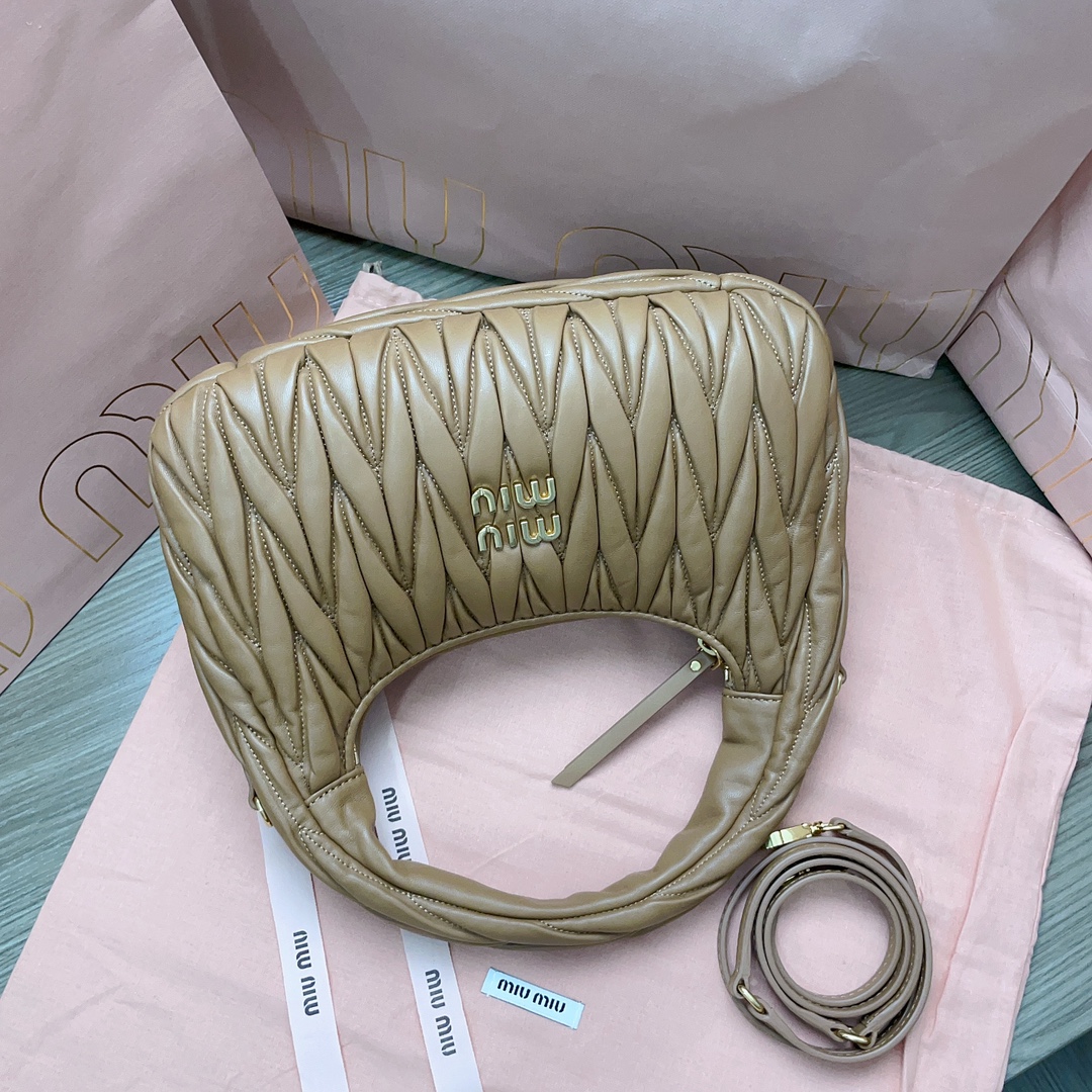 Bagsaaa Miu Miu Wander matelassé nappa leather hobo bag 5BC153 caramel - 25cm