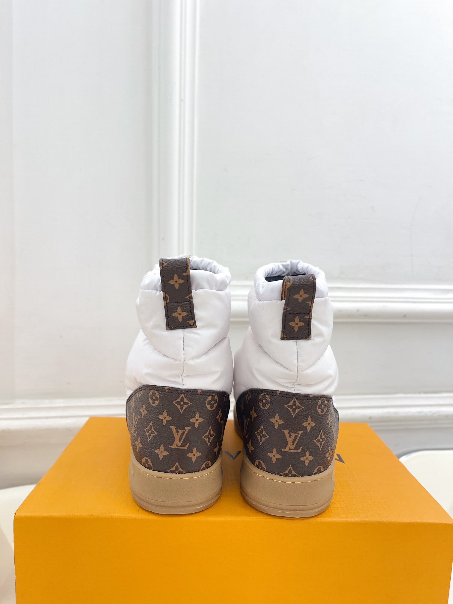 Bagsaaa LV Cloud Ankle Boot white