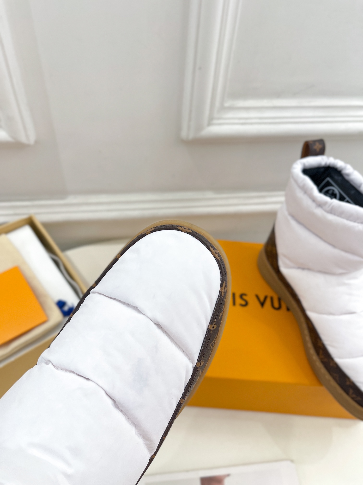 Bagsaaa LV Cloud Ankle Boot white