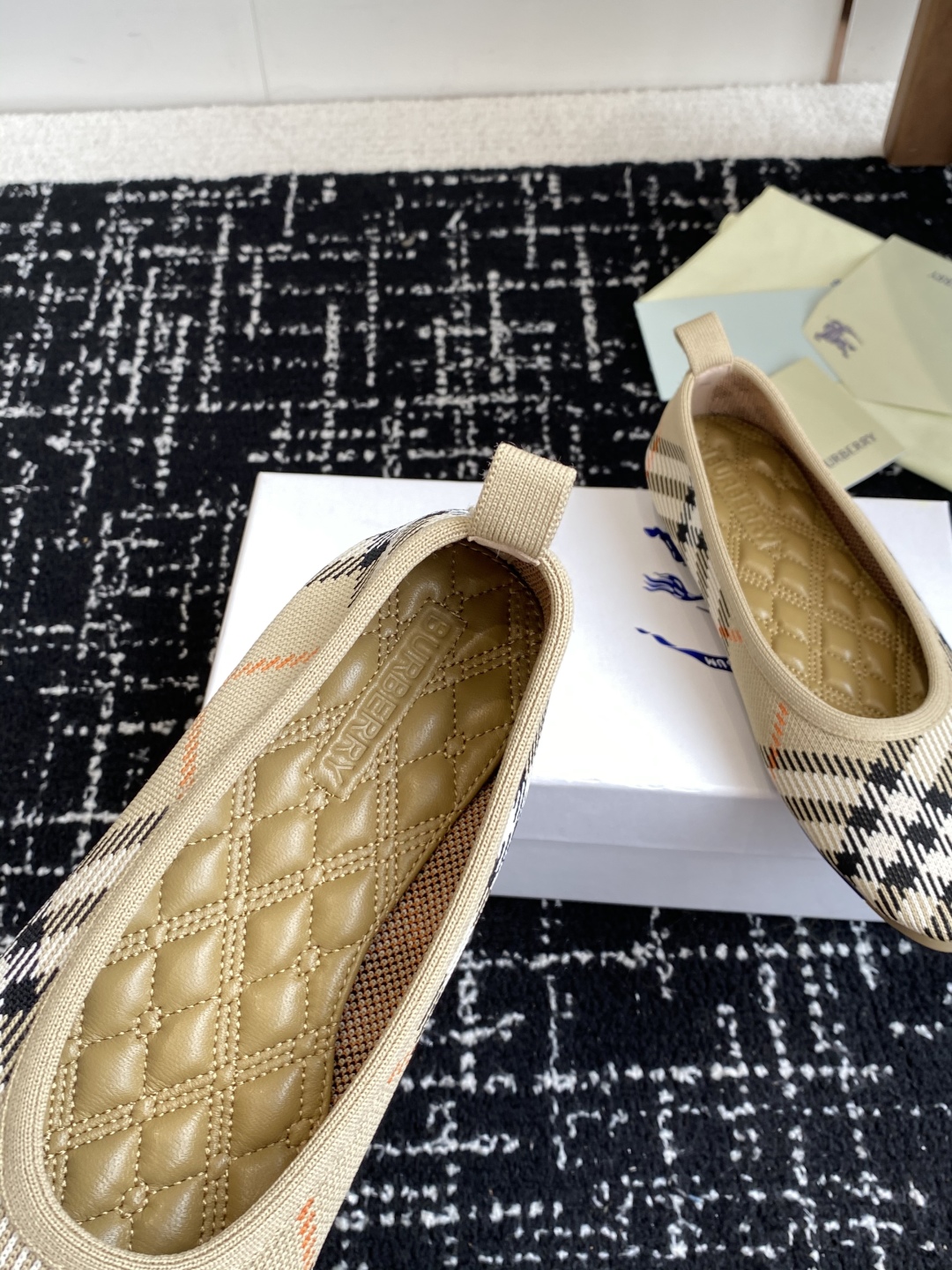Bagsaaa Bv*b*rry Check Knit Baby ballerinas beige