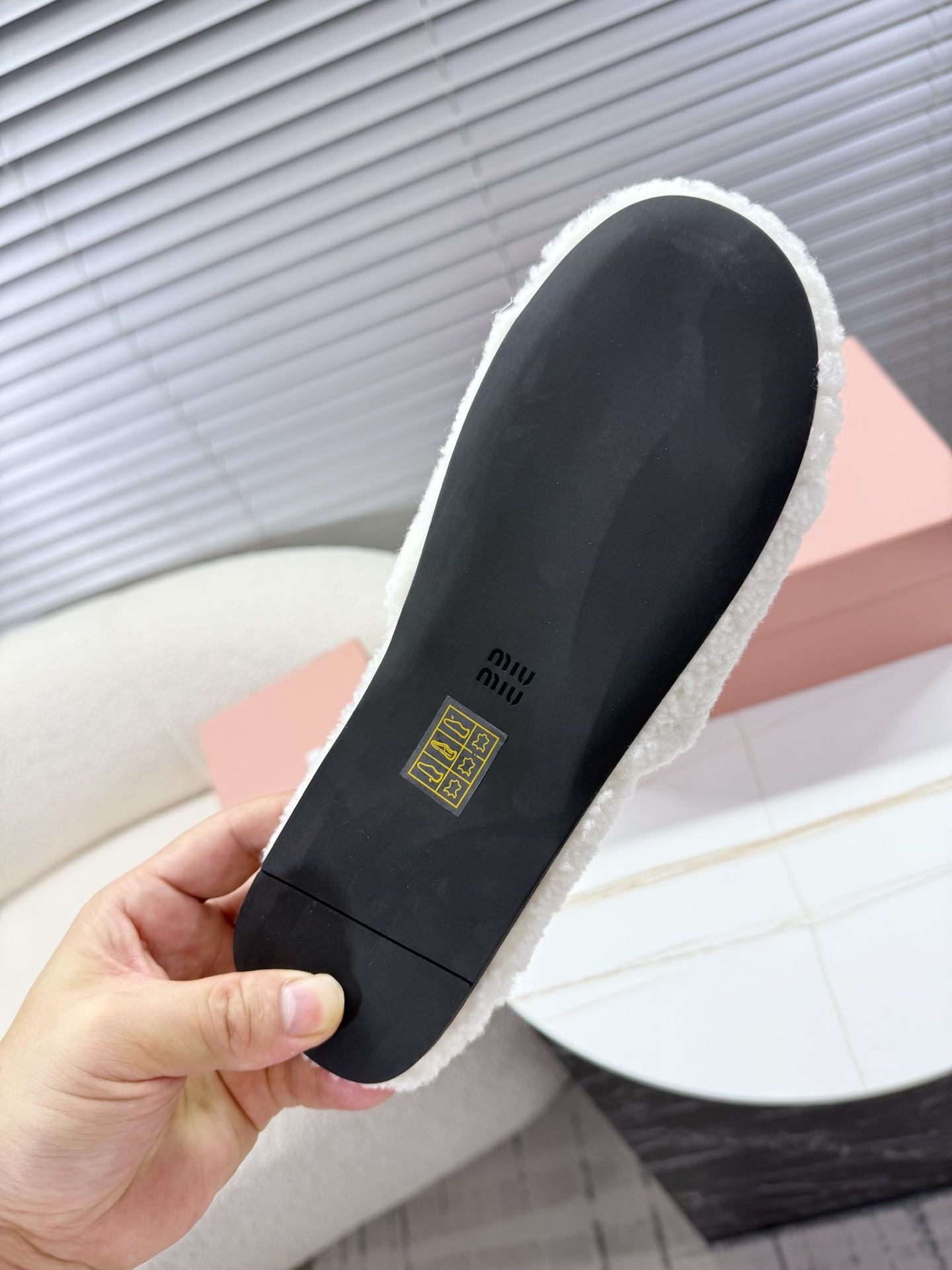 Bagsaaa Miu Miu Shearling slides white
