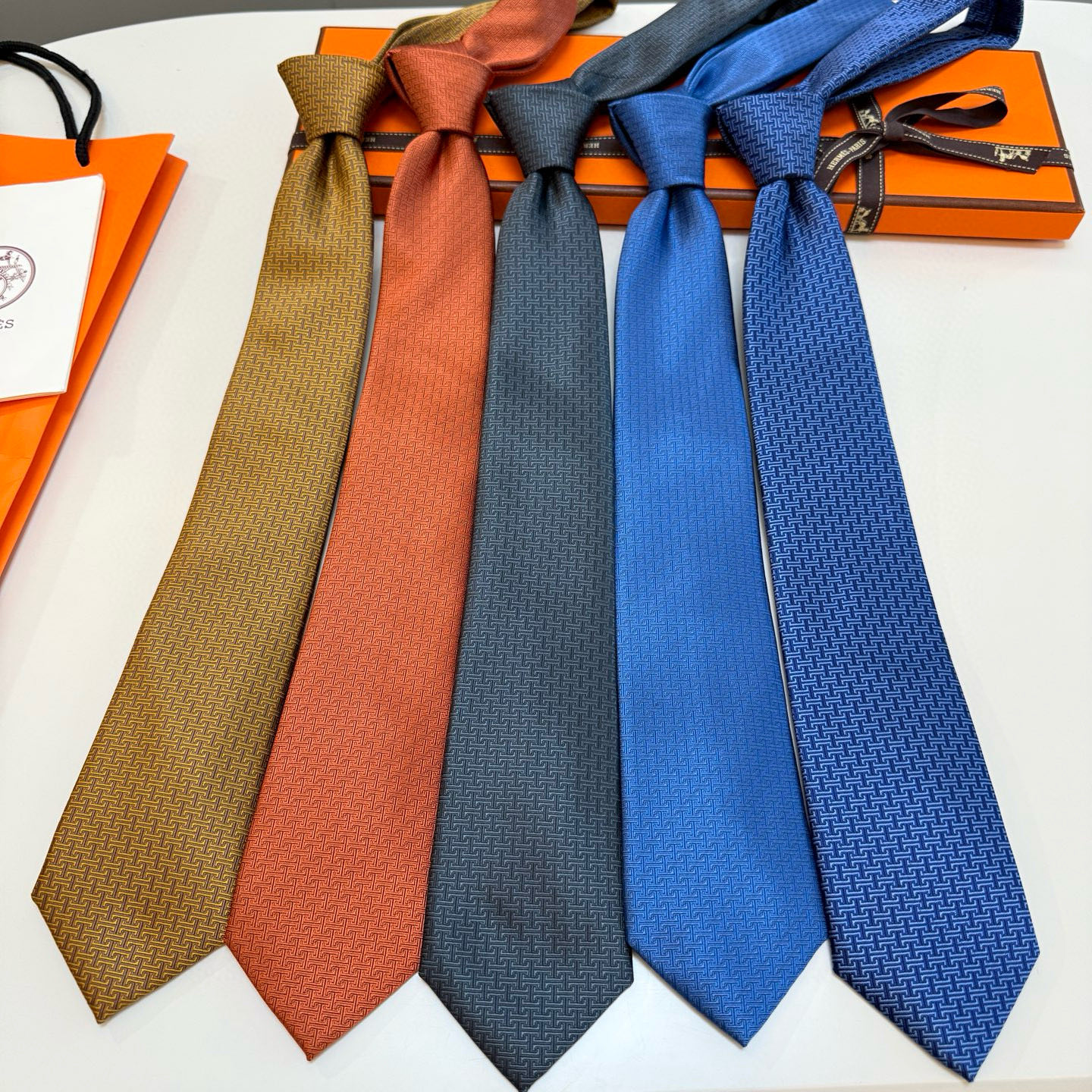 Bagsaaa H**me5 Set 5 Ties