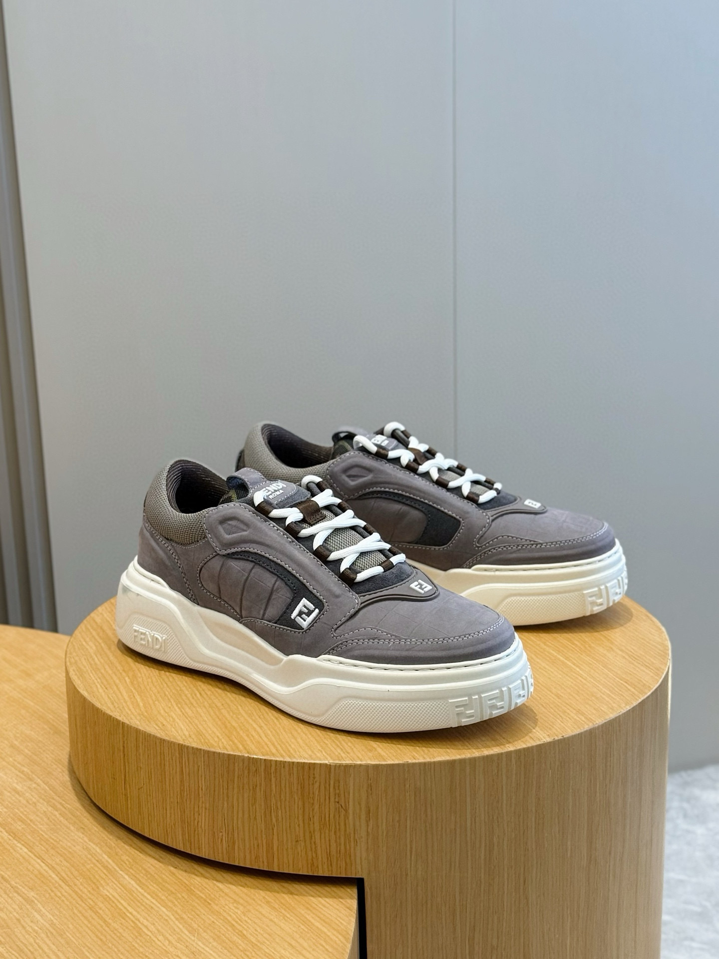 Bagsaaa F**di Force sneakers gray